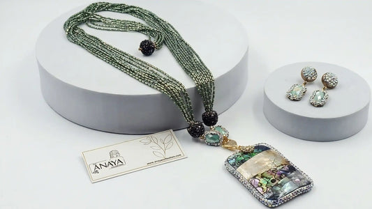 Mother of Pearl – Timeless Elegance with a Gentle Glow