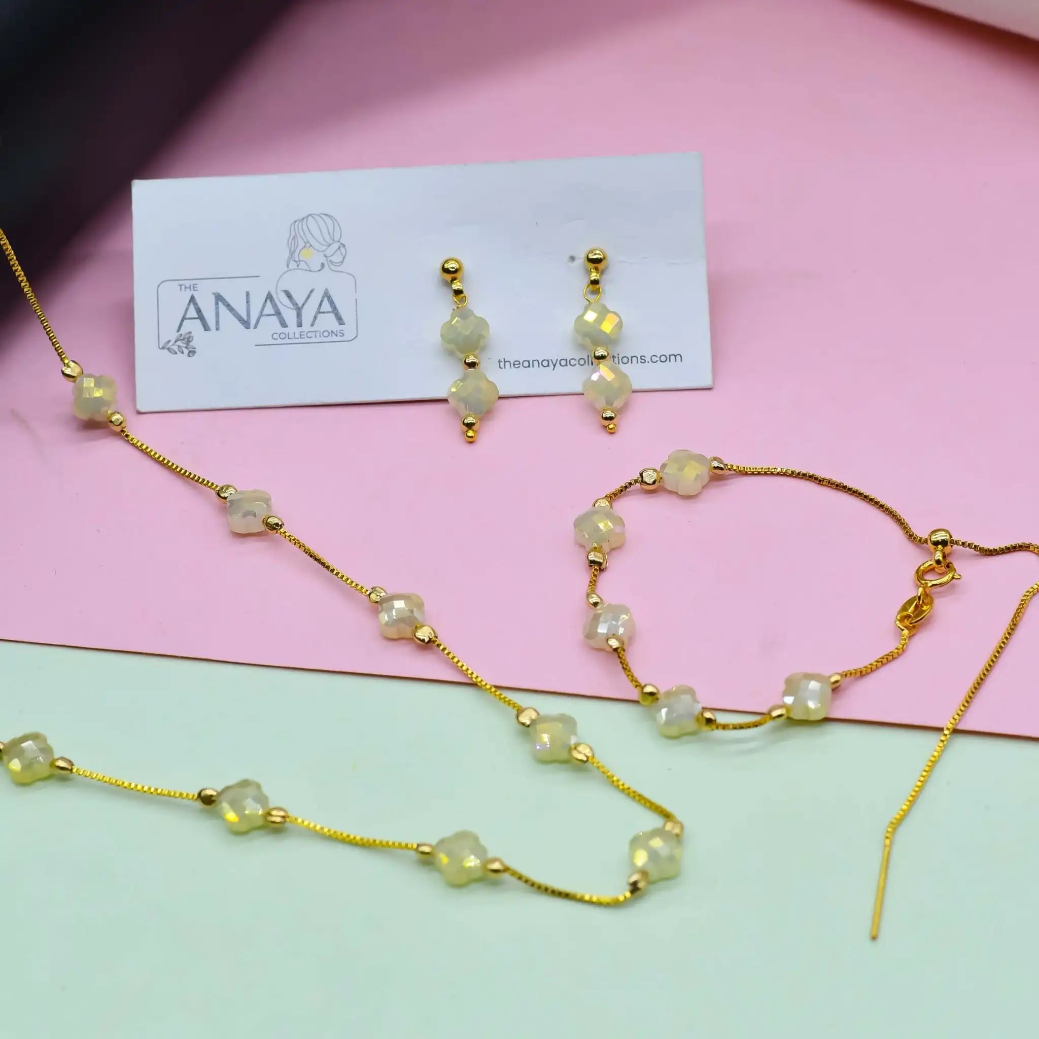 Clover Dainty Set