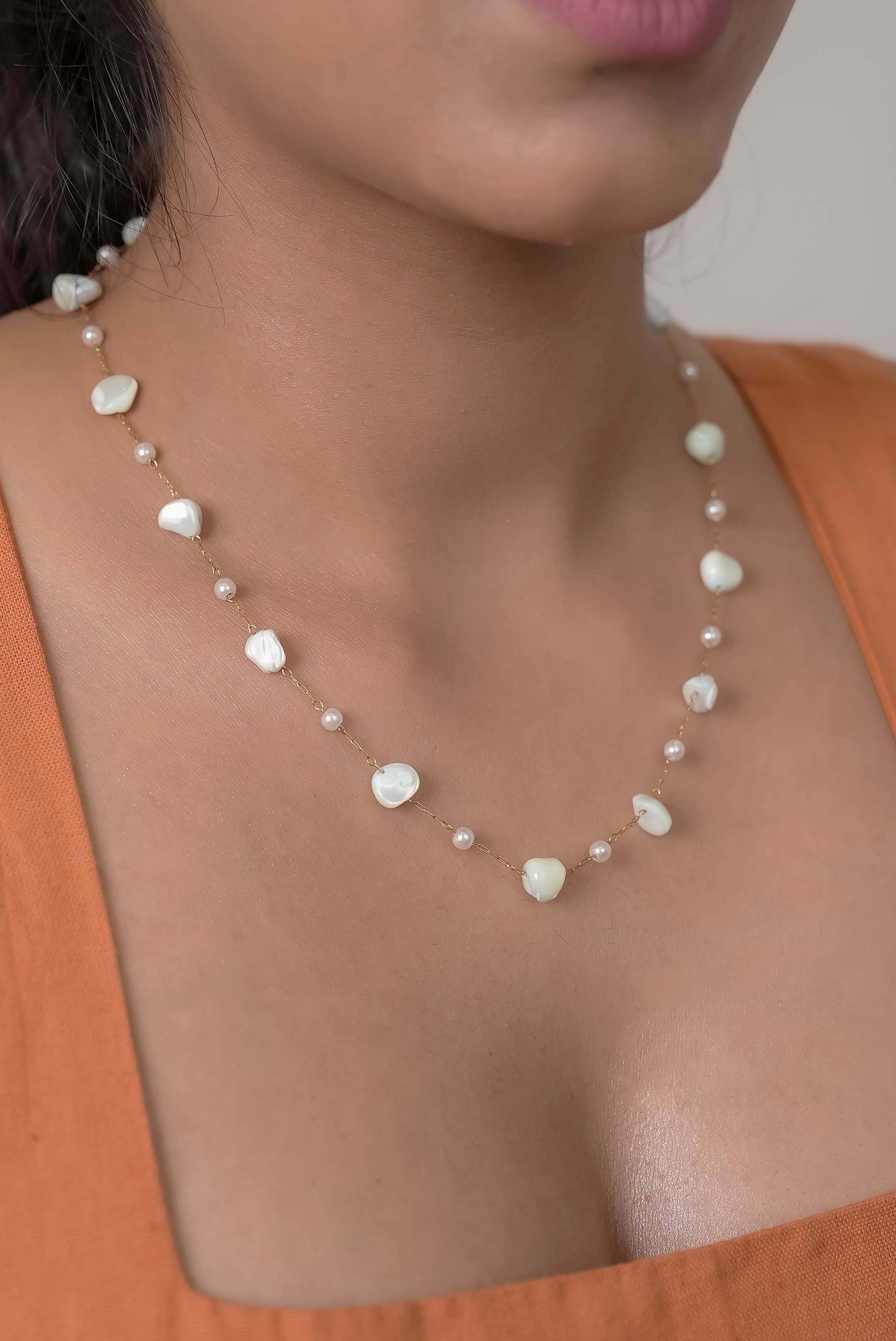 Big Chipped Pearl Dainty Necklace