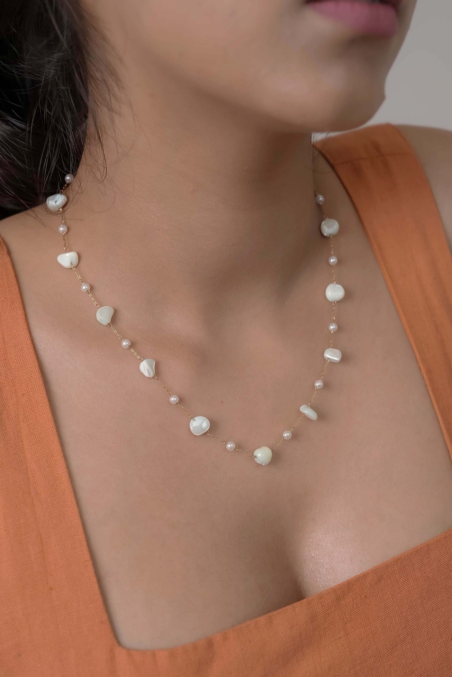 Big Chipped Pearl Dainty Necklace