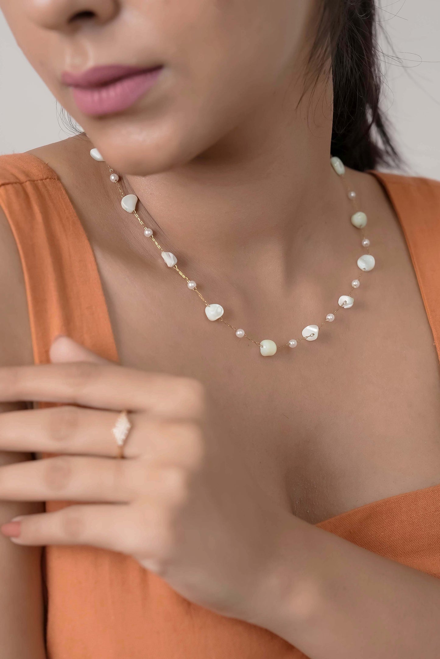 Big Chipped Pearl Dainty Necklace