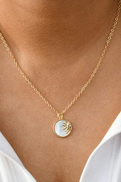 Mother of Pearl Sun Oval Chain Necklace