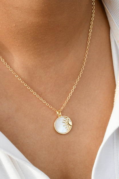 Mother of Pearl Sun Oval Chain Necklace