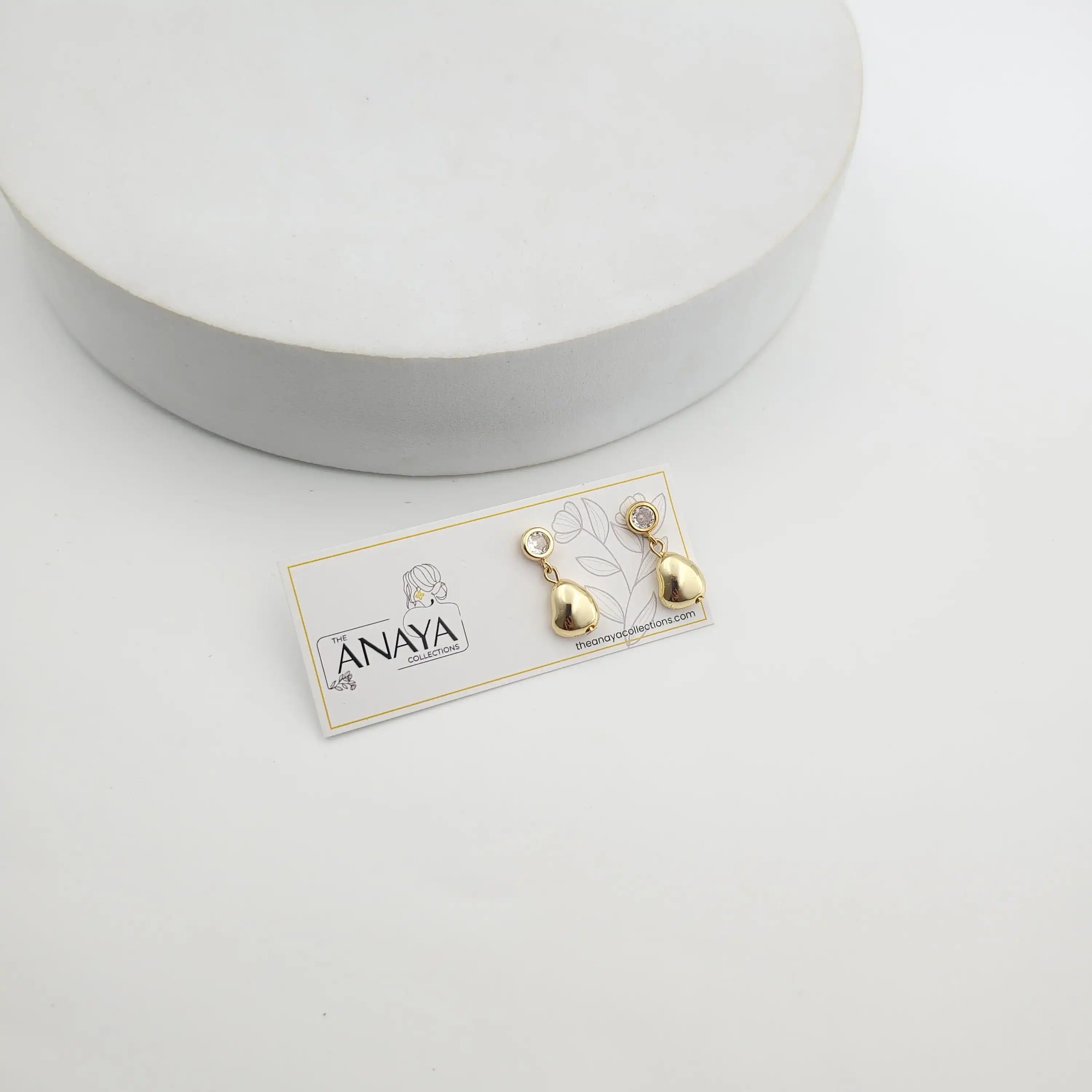 Golden Pebble Dainty Set