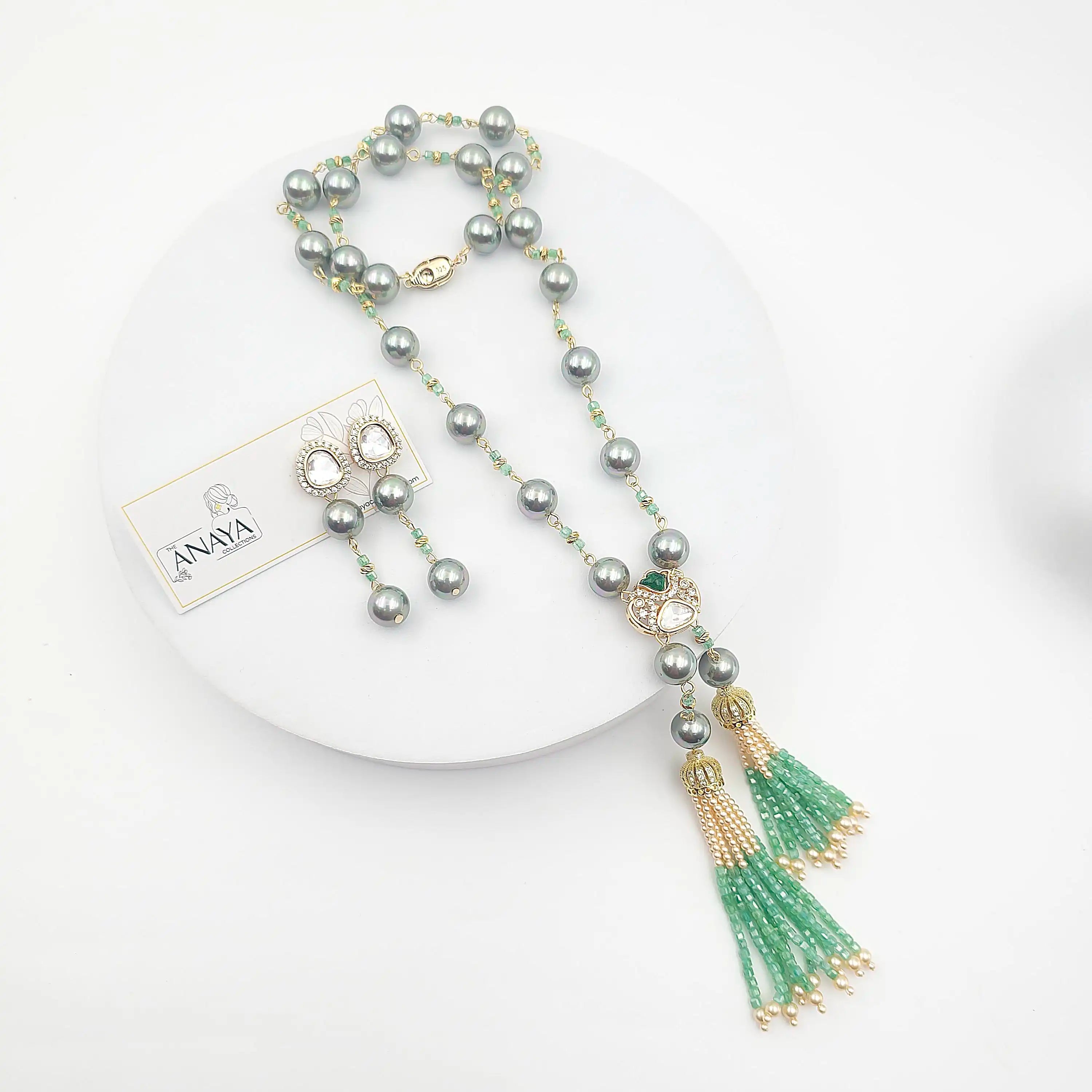 Gracious Tassel Set