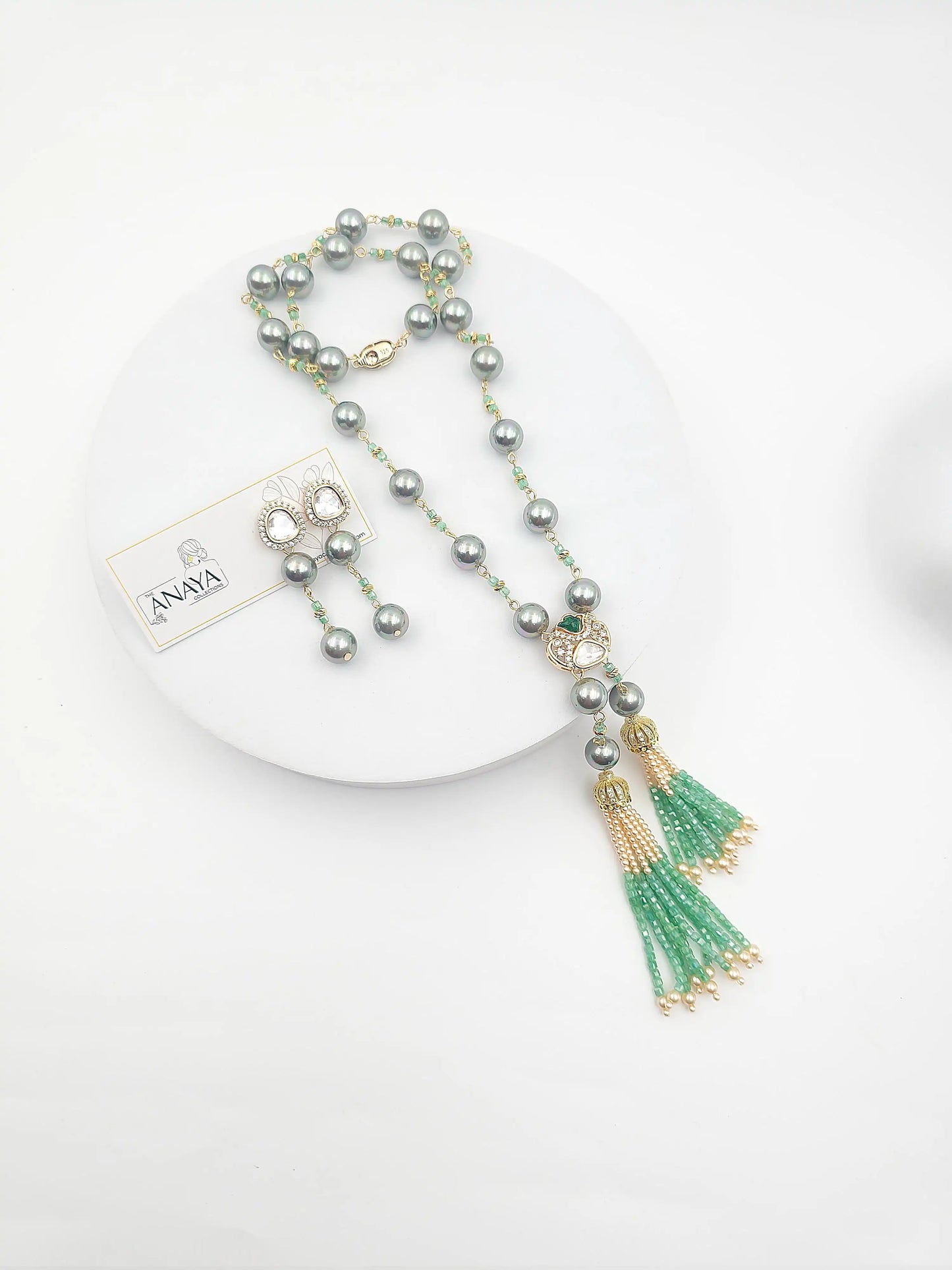 Gracious Tassel Set