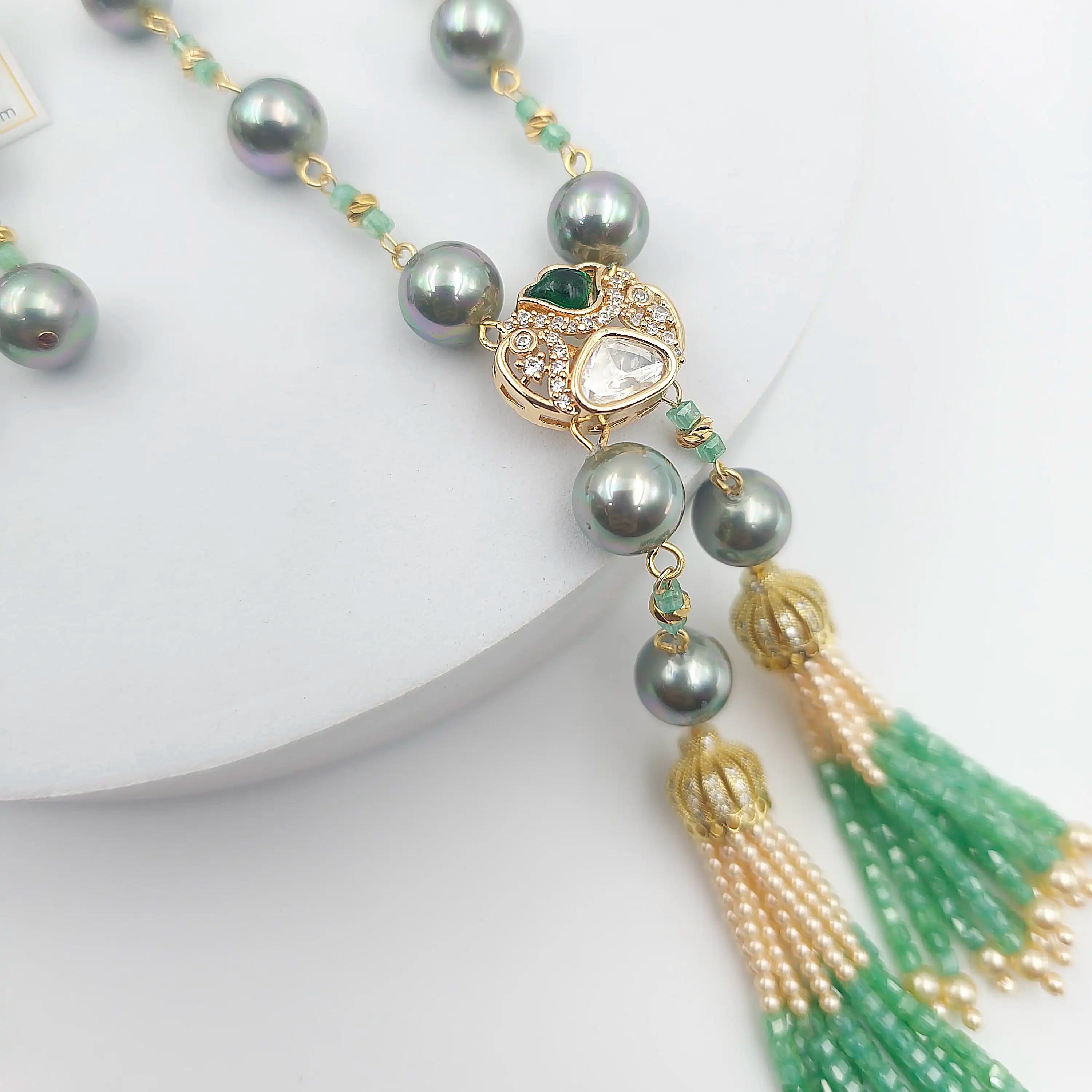 Gracious Tassel Set