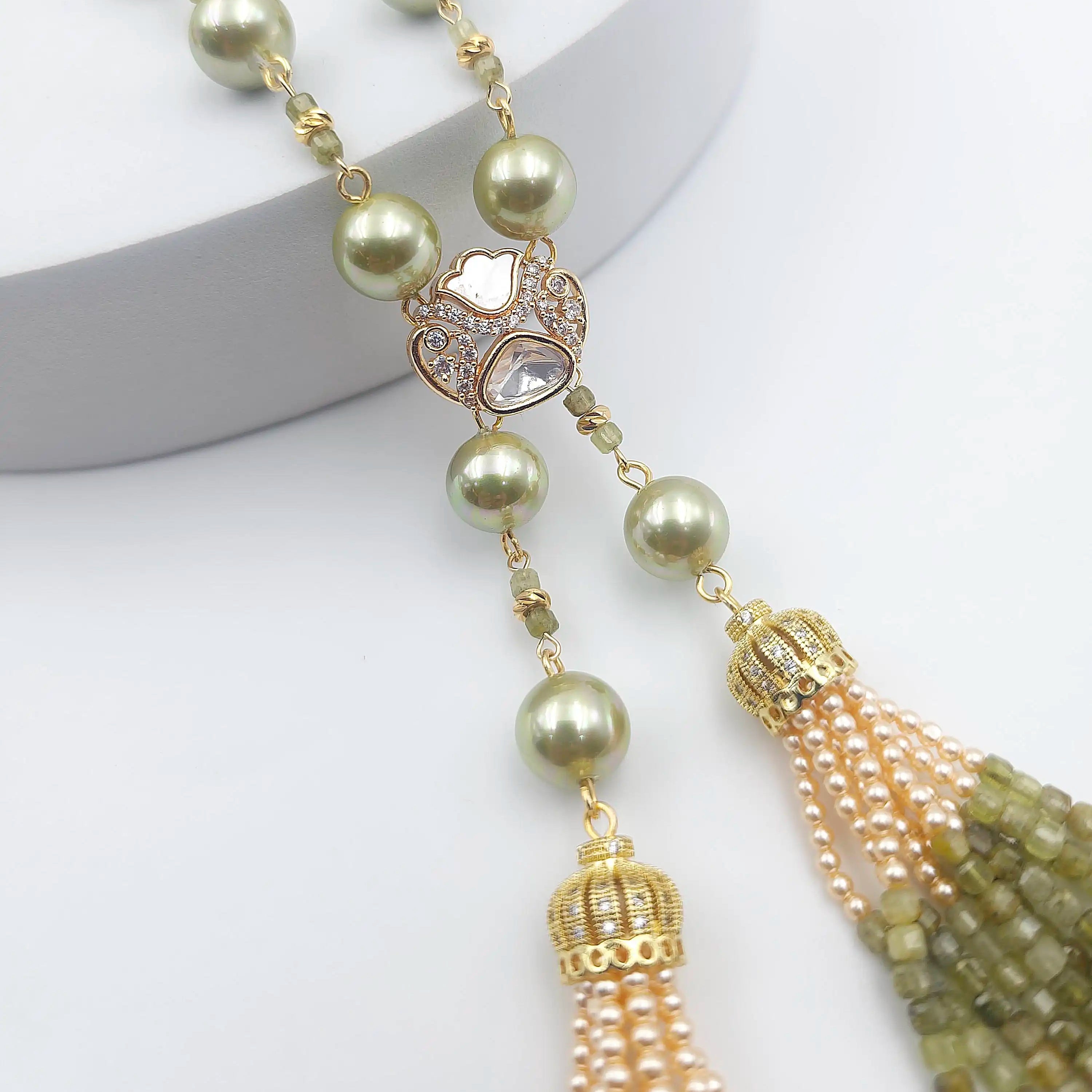 Gracious Tassel Set
