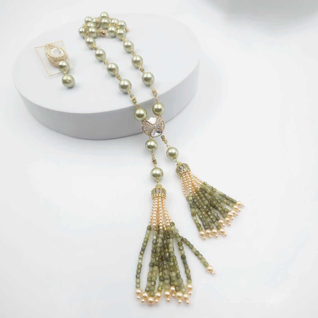 Gracious Tassel Set