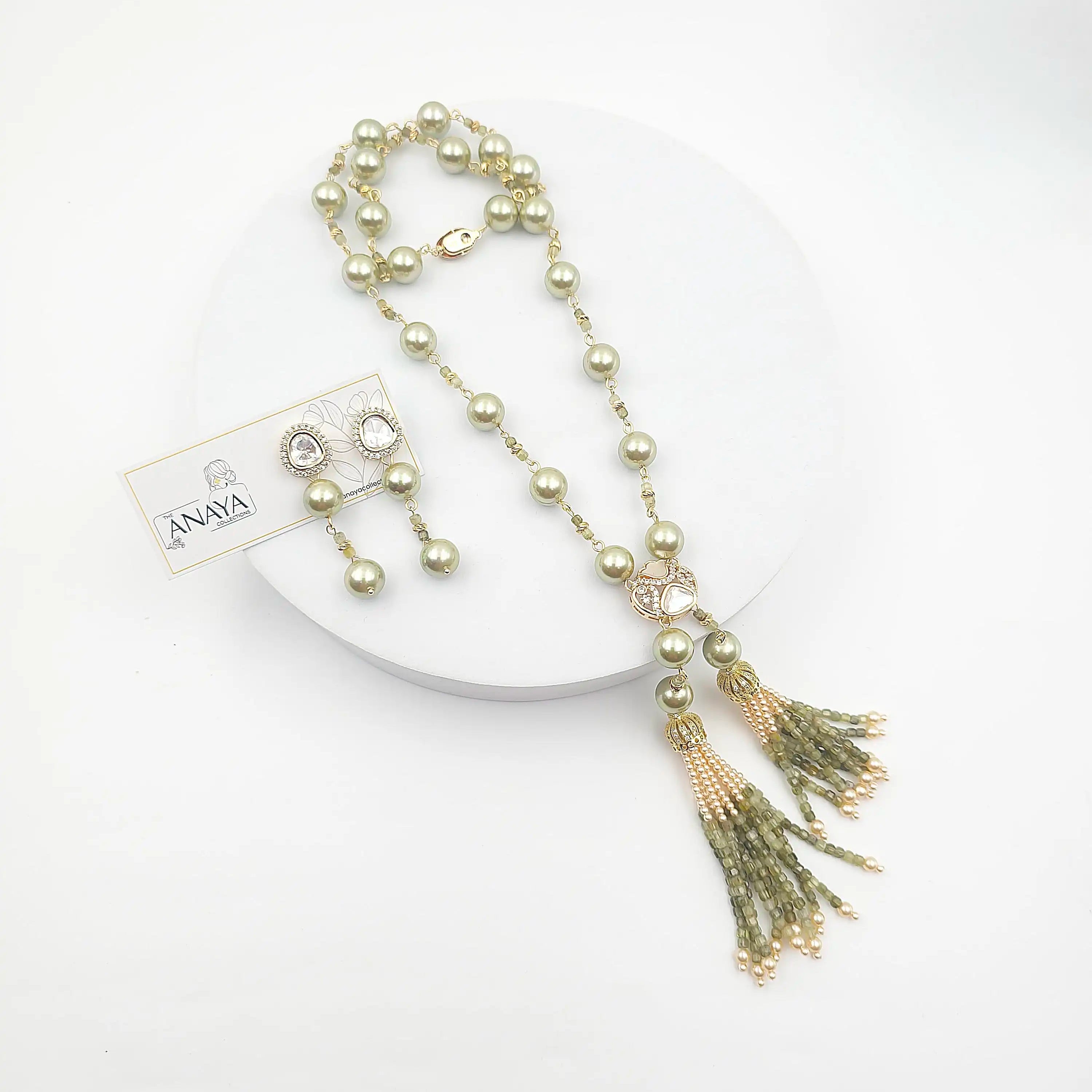 Gracious Tassel Set