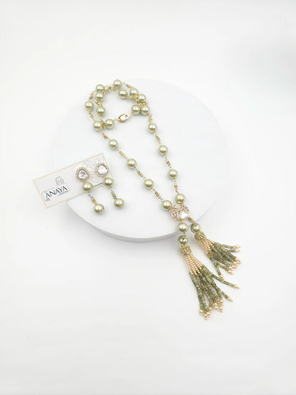 Gracious Tassel Set