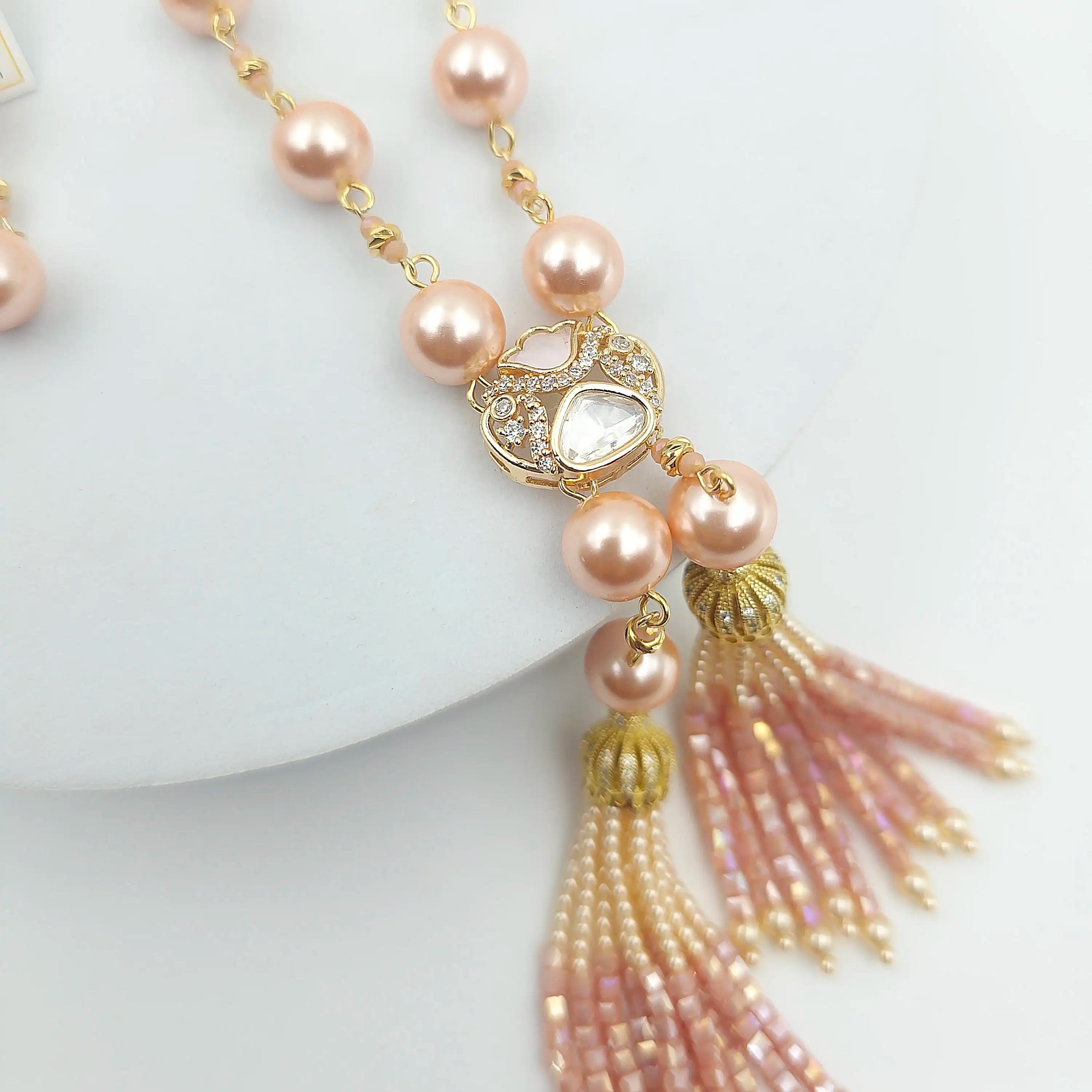Gracious Tassel Set