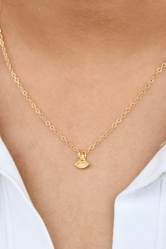 Mini Mother of Peral (MOP) Lips Chain Necklace