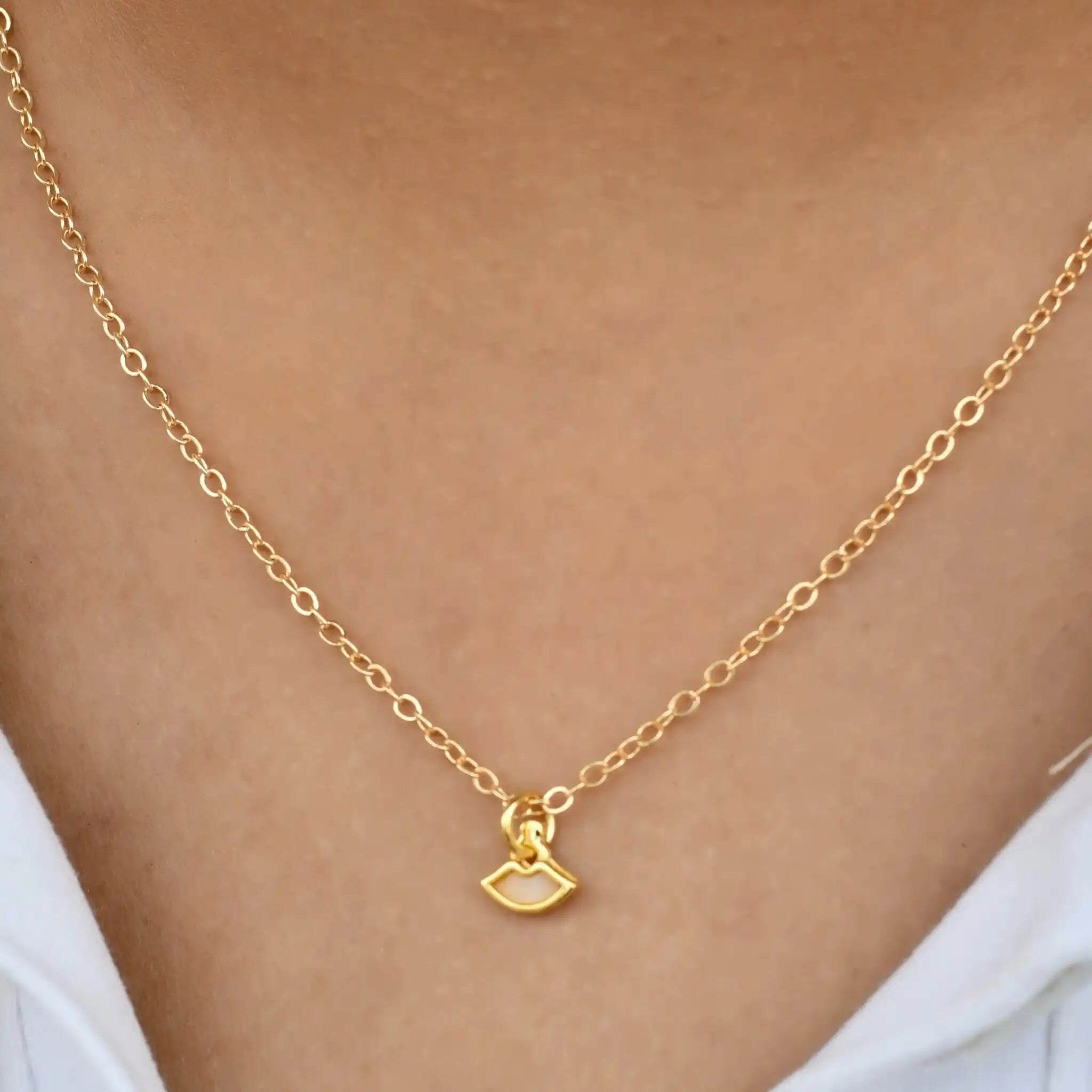 Mini MOP Lips Pendant Chain