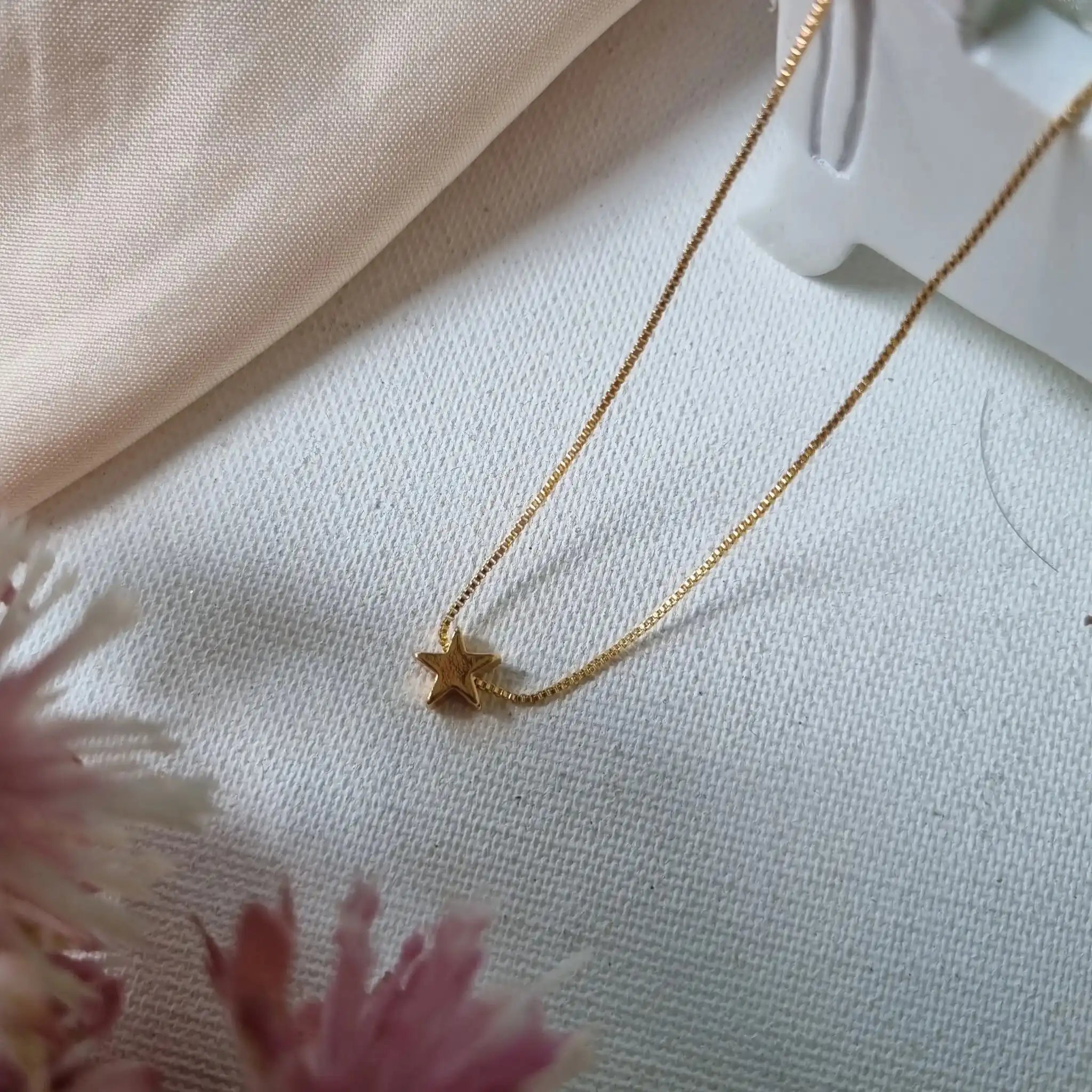 Minimalist Chain