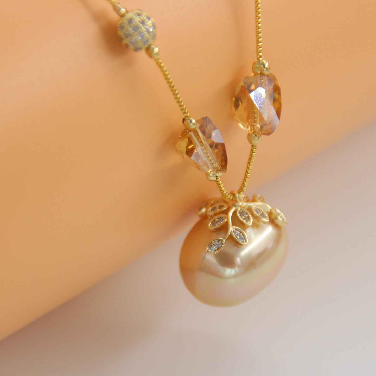 Shell Pearl Delight Dainty Necklace Champange