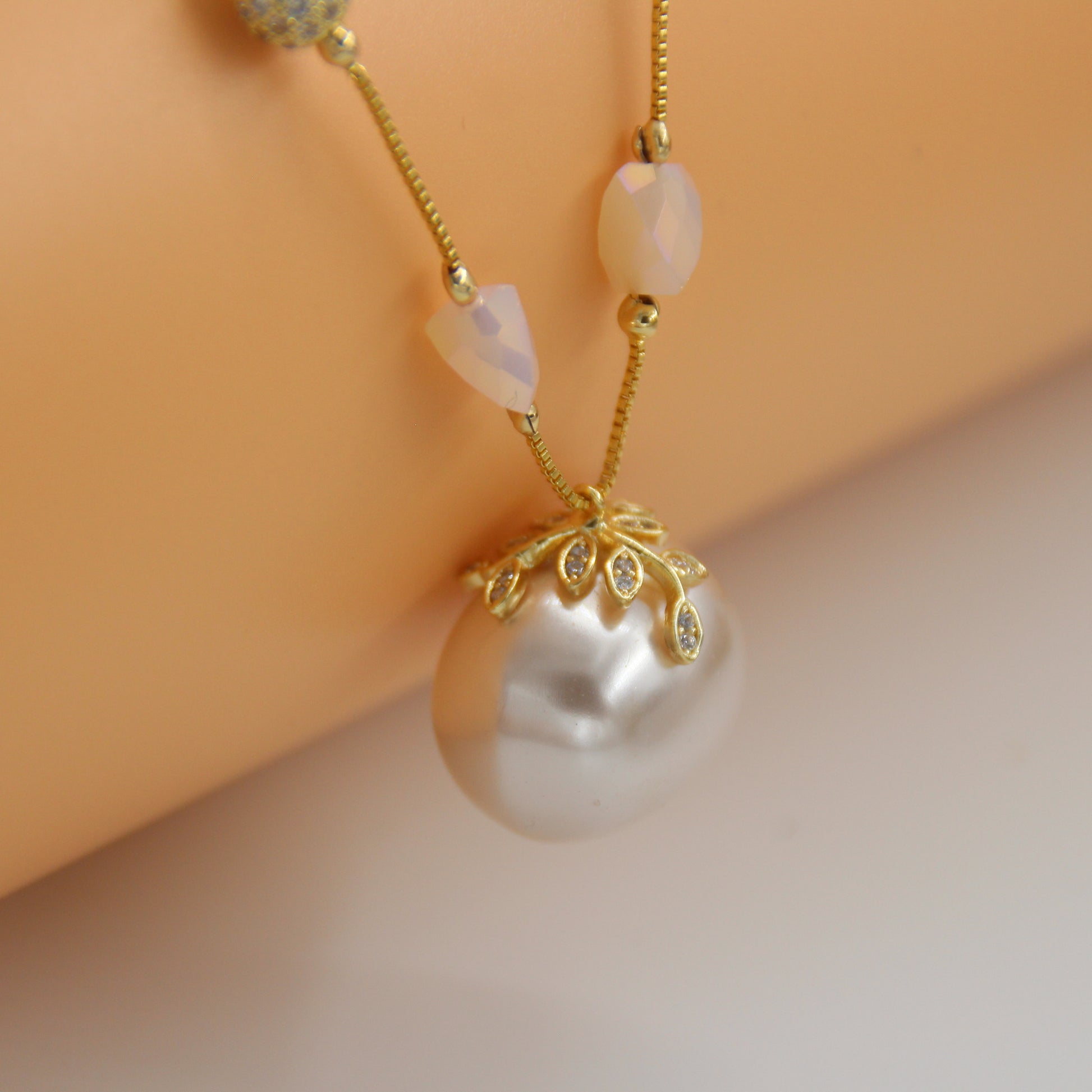 Shell Pearl Delight Dainty Necklace Ivory 1