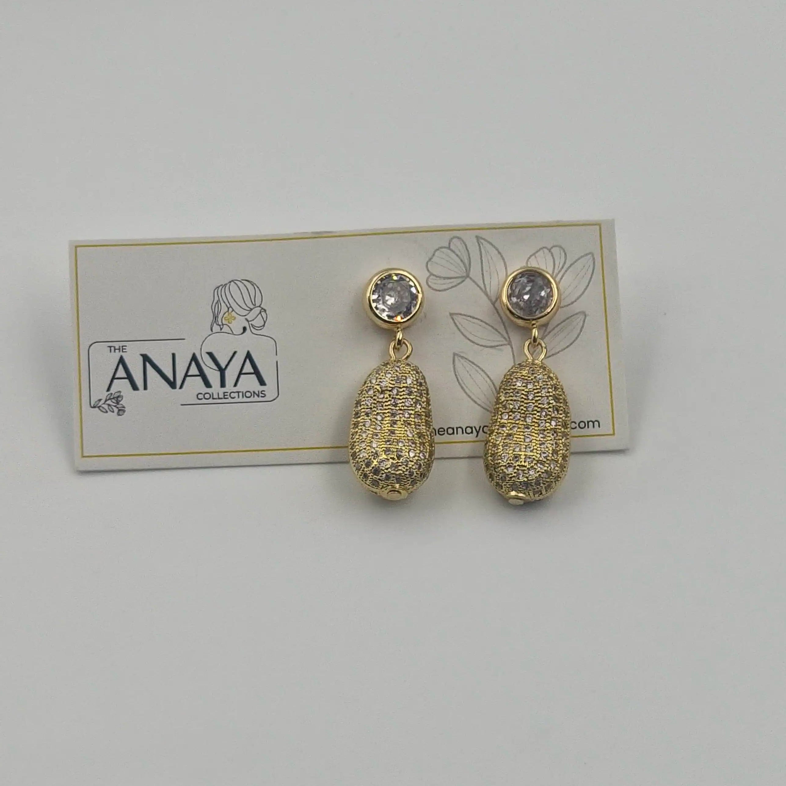 Shell Pearl Elegance Luxury Necklace Set with MOP Pendant