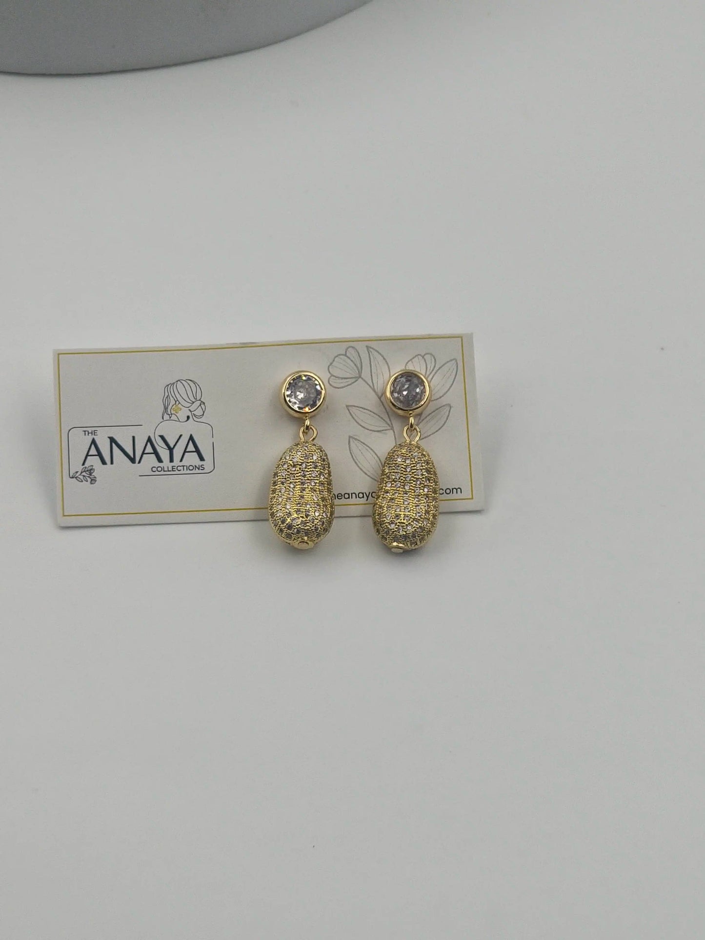 Shell Pearl Elegance Luxury Necklace Set with MOP Pendant