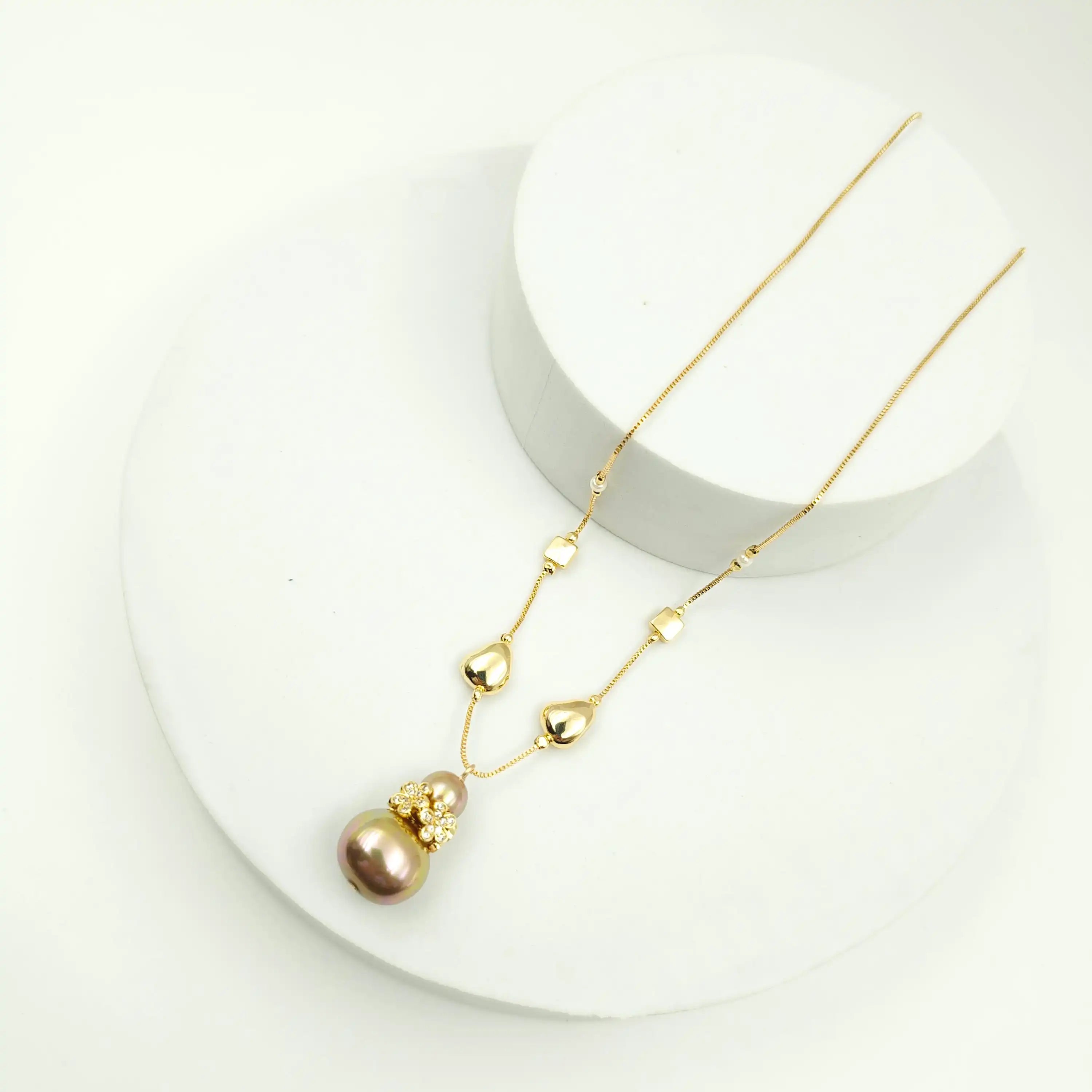 Shell Pearl Garden Dainty Necklace