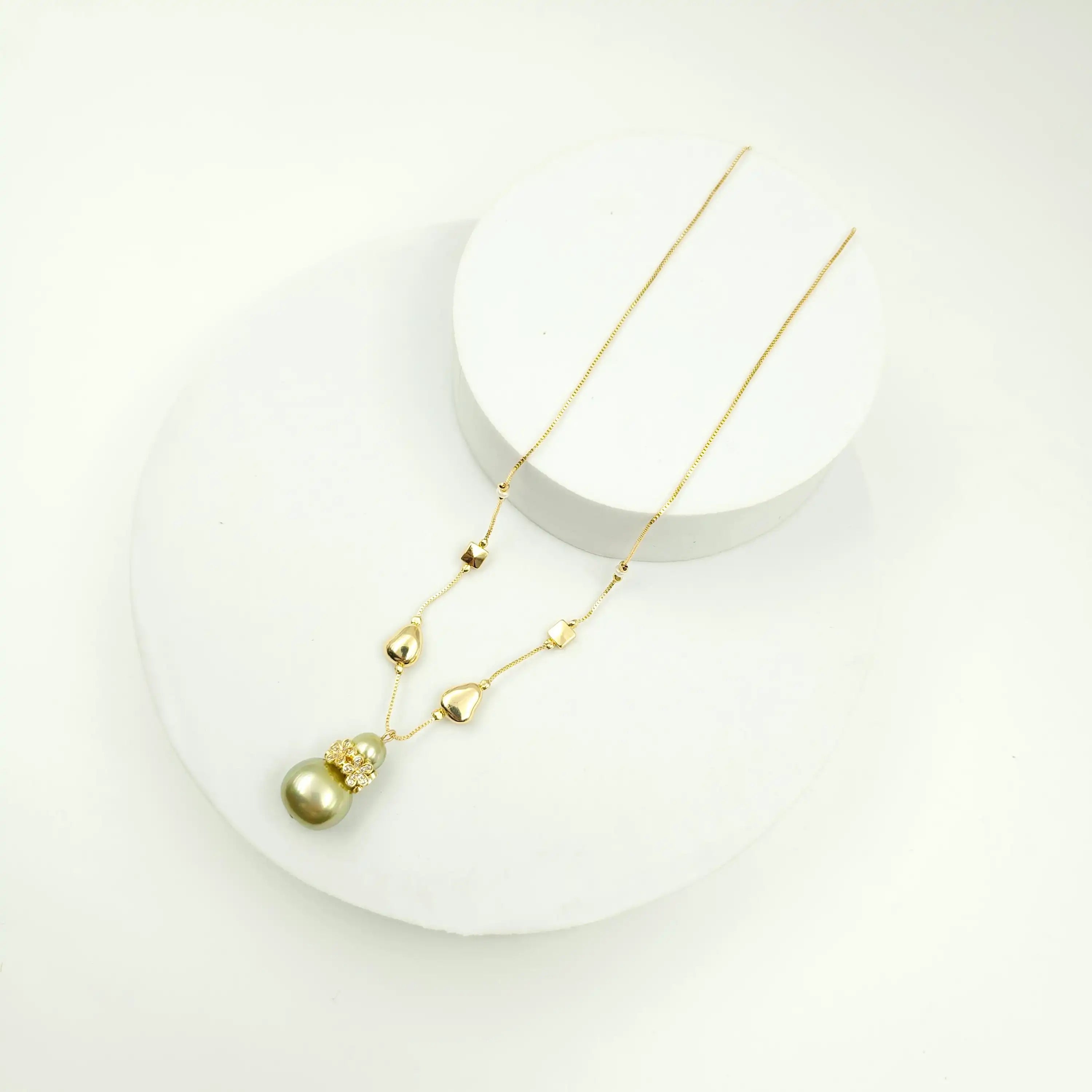 Shell Pearl Garden Dainty Necklace