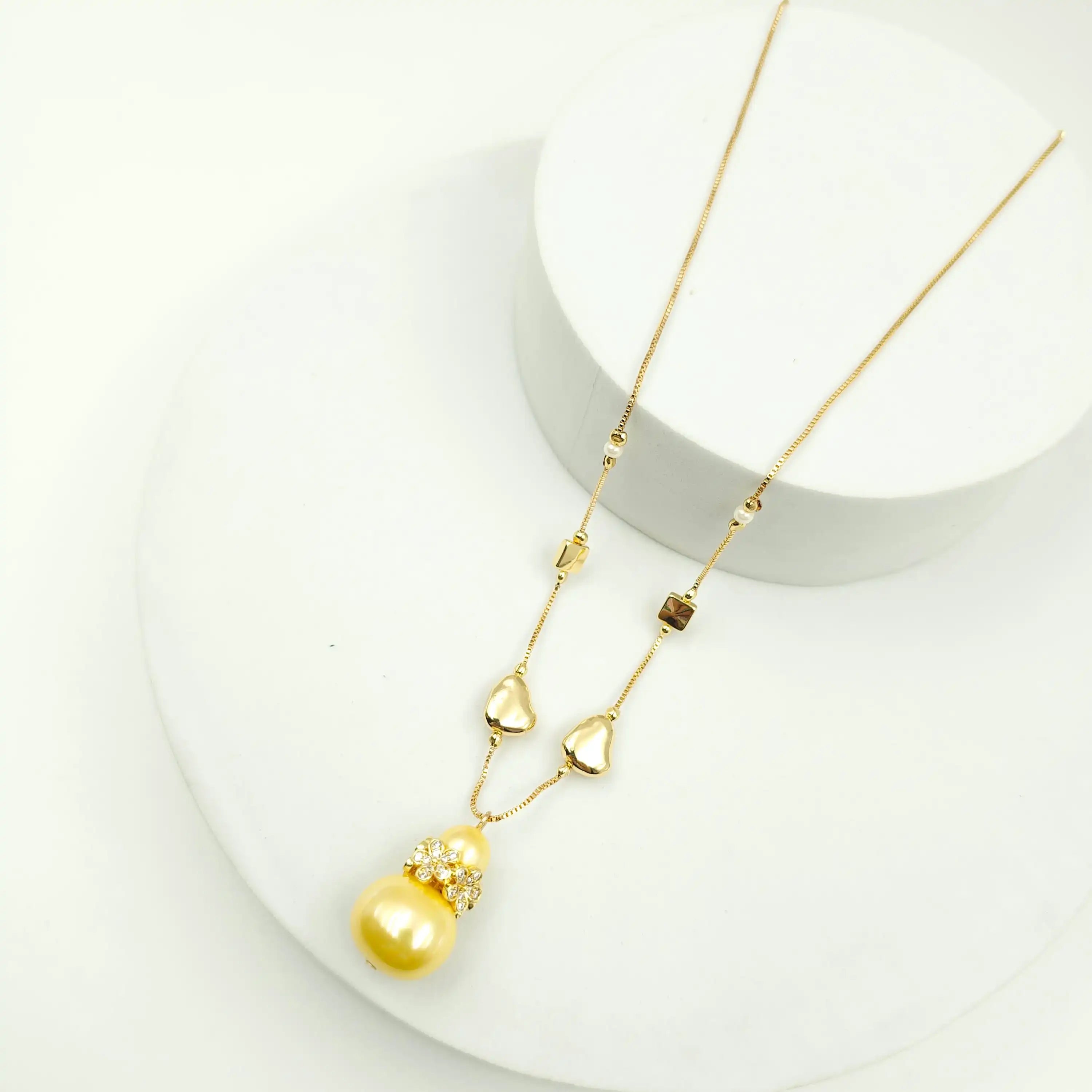 Shell Pearl Garden Dainty Necklace