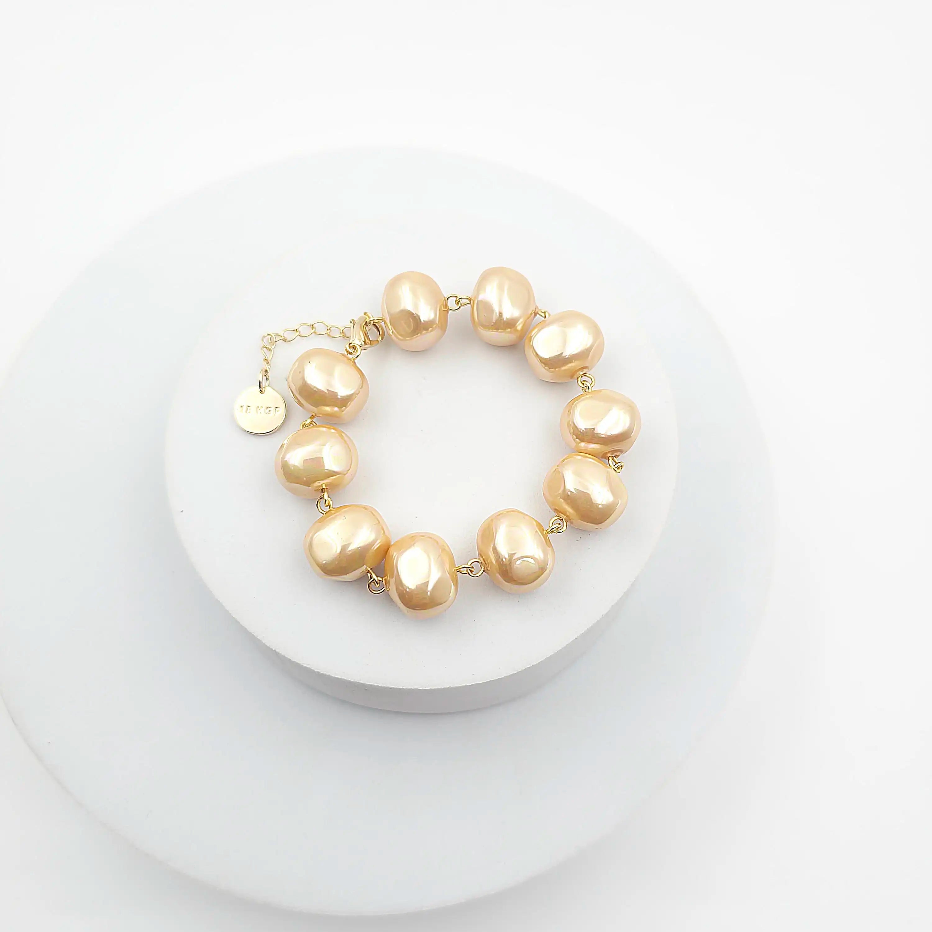 Shell Pearl Bracelet