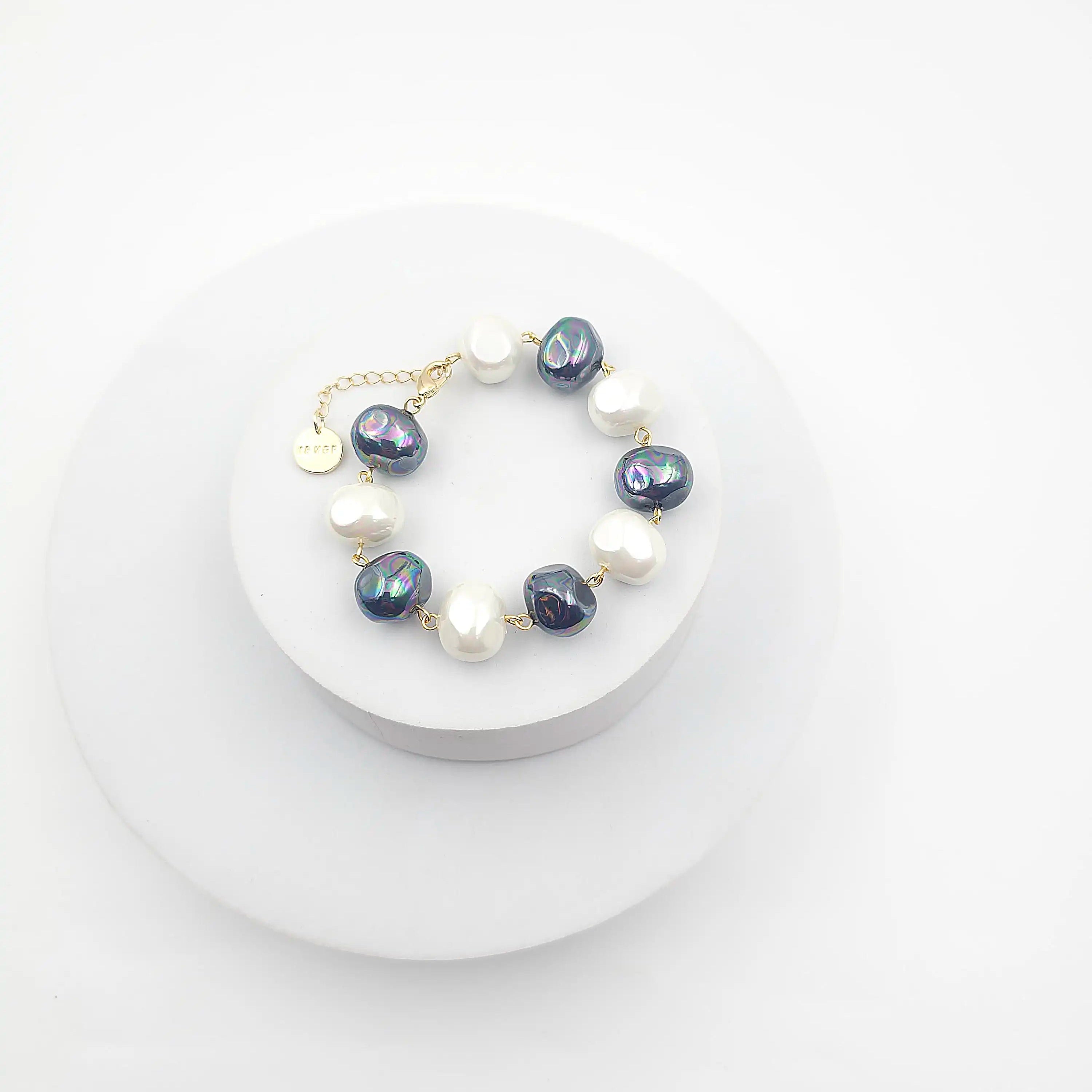 Shell Pearl Bracelet