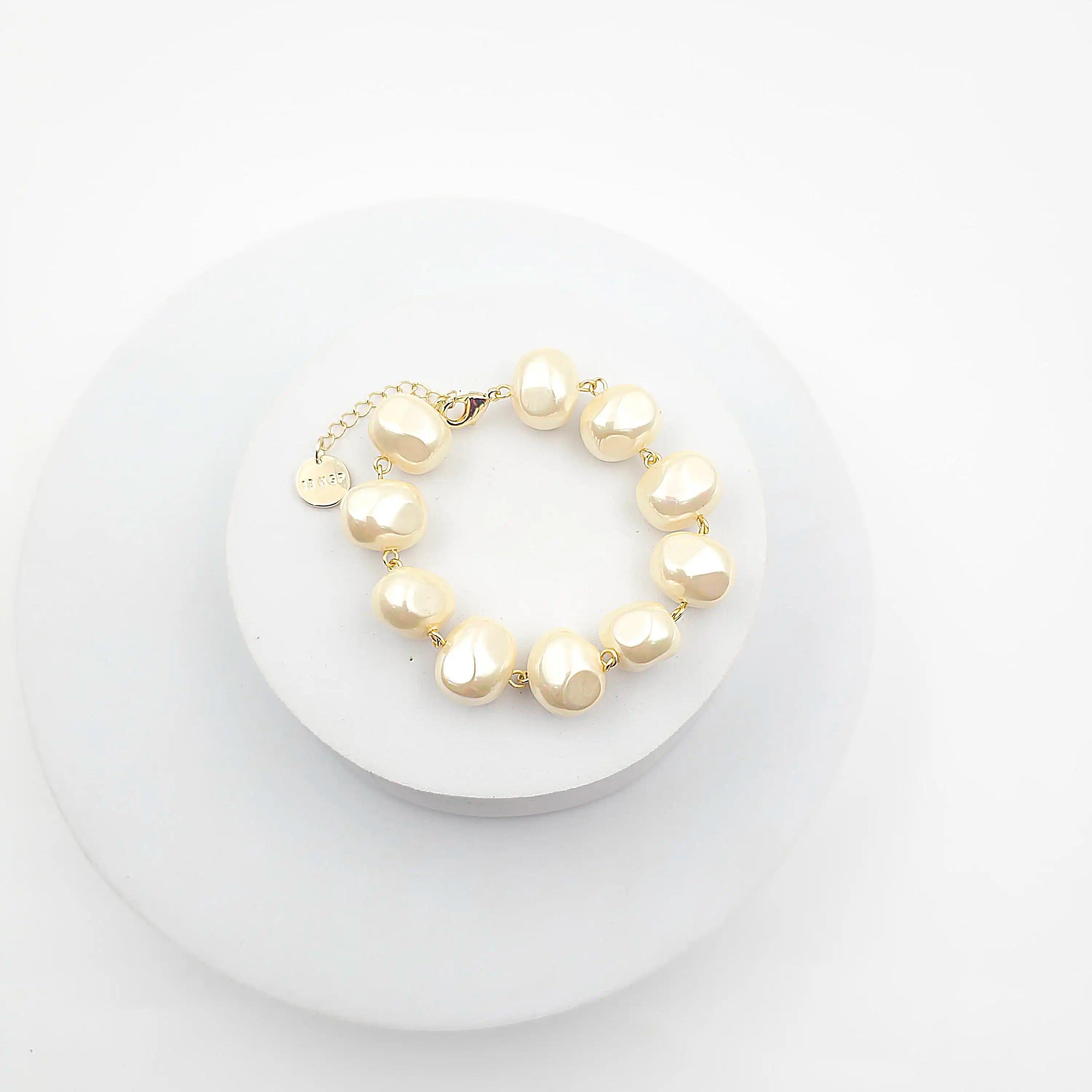 Shell Pearl Bracelet