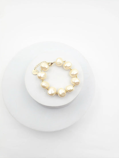 Shell Pearl Bracelet