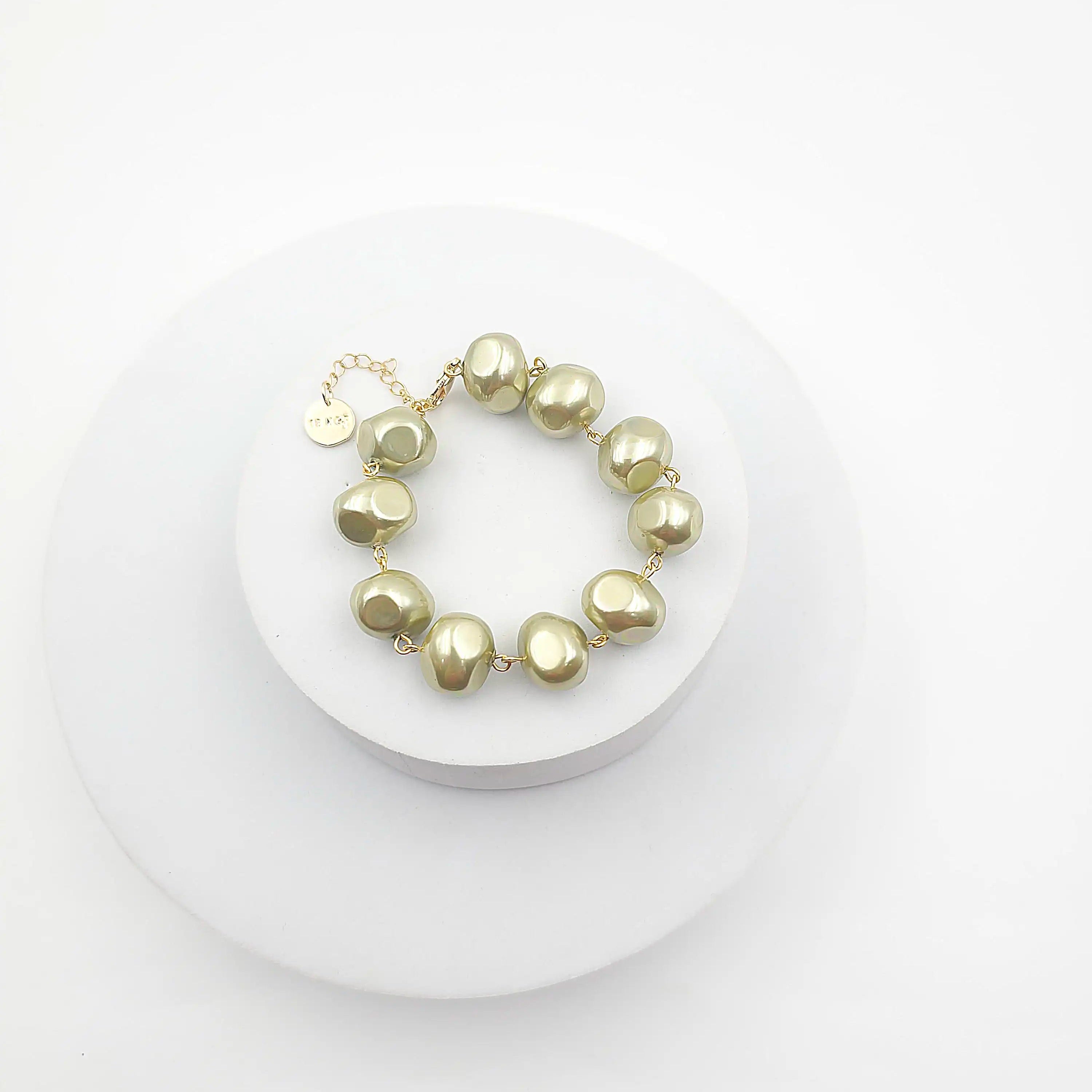 Shell Pearl Bracelet