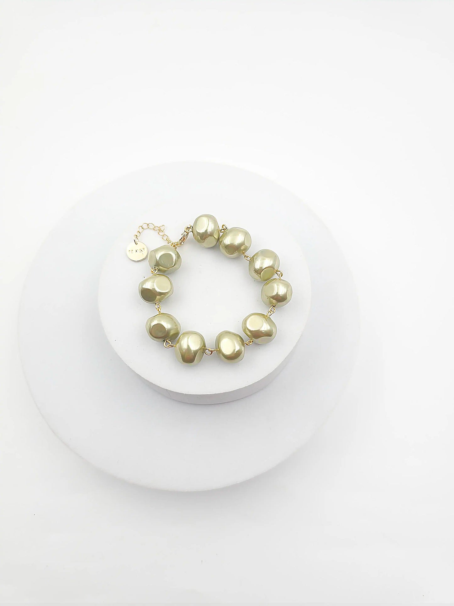 Shell Pearl Bracelet