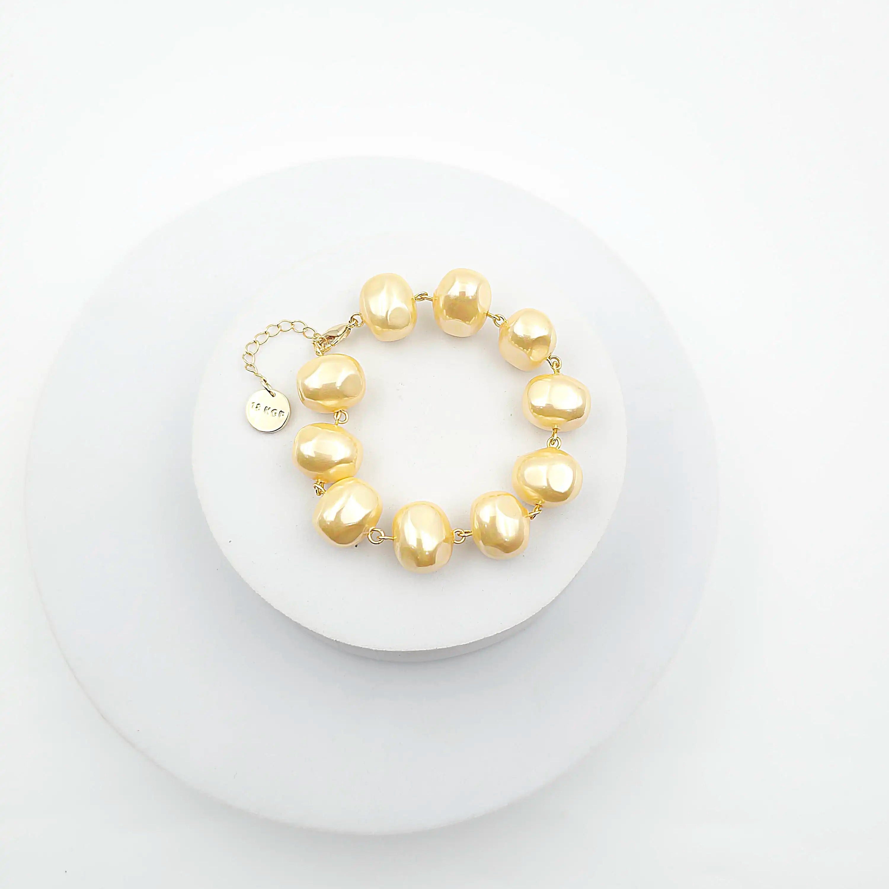 Shell Pearl Bracelet