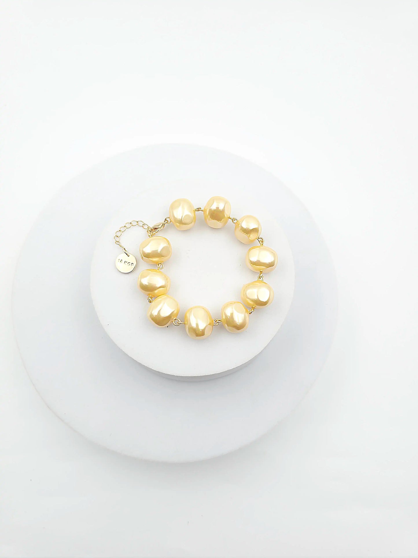 Shell Pearl Bracelet