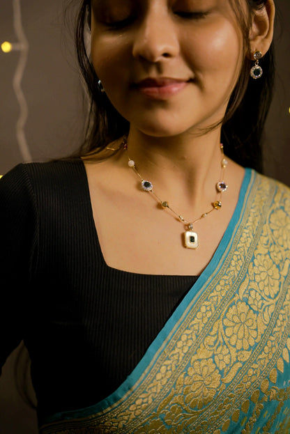 Verdant Frame – Mother of Pearl & Green Crystal Pendant Dainty Set