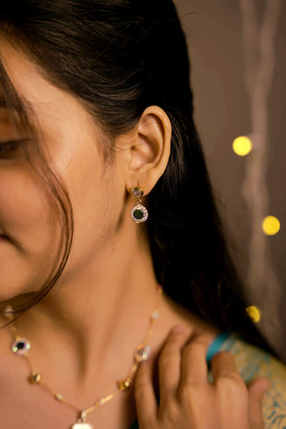 Verdant Frame – Mother of Pearl & Green Crystal Pendant Dainty Set