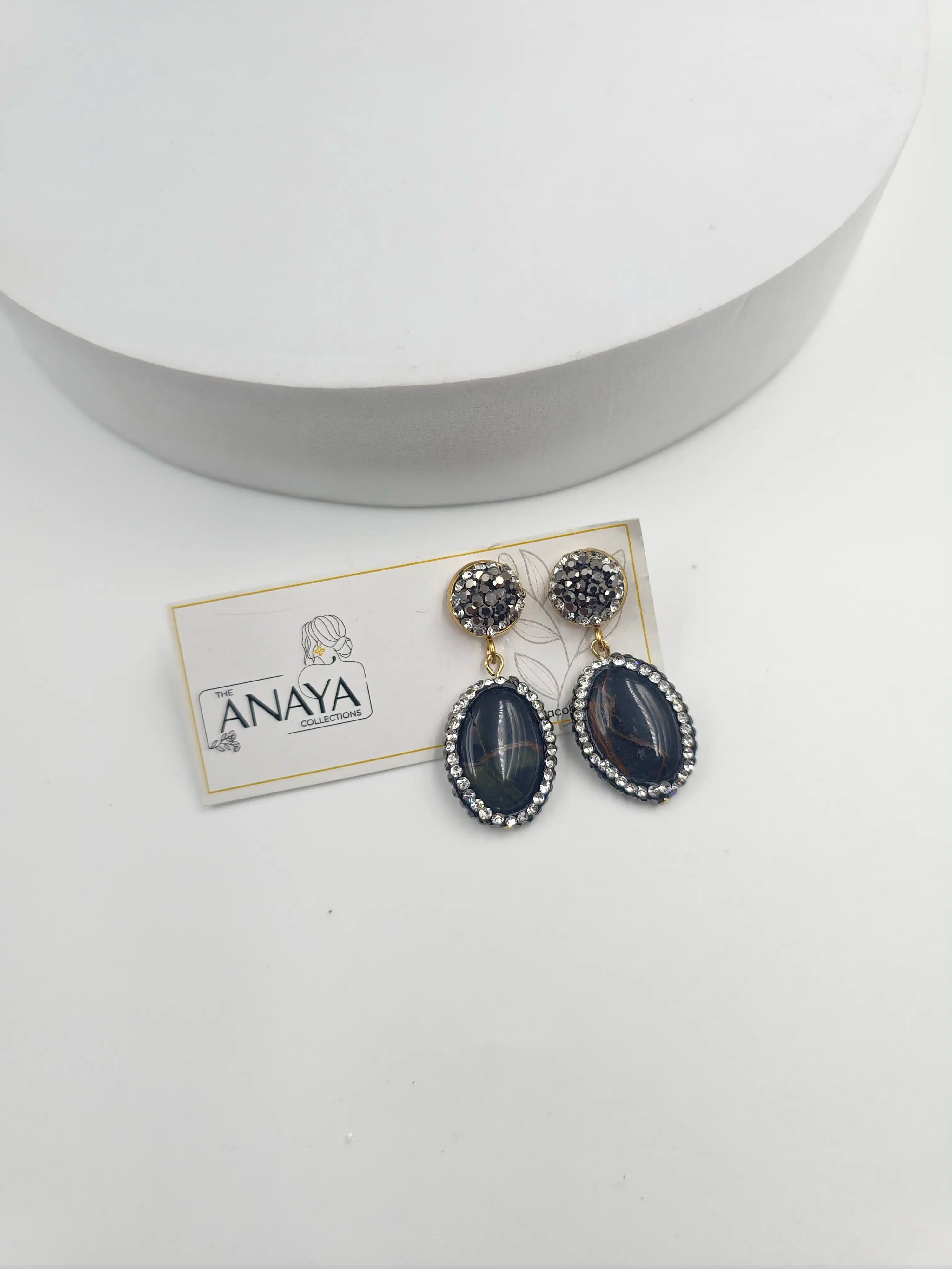 Double Line Agates With Baroque Set