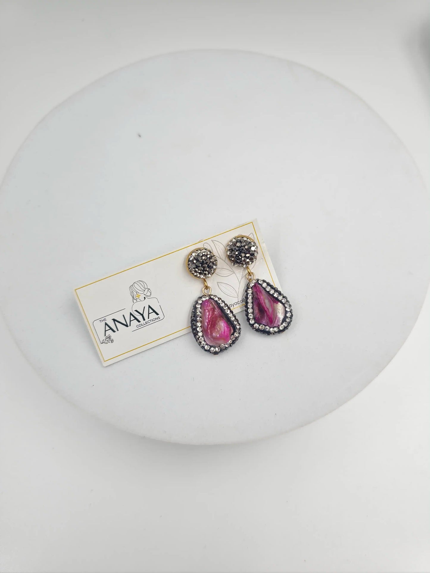 Double Line Agates With Baroque Set