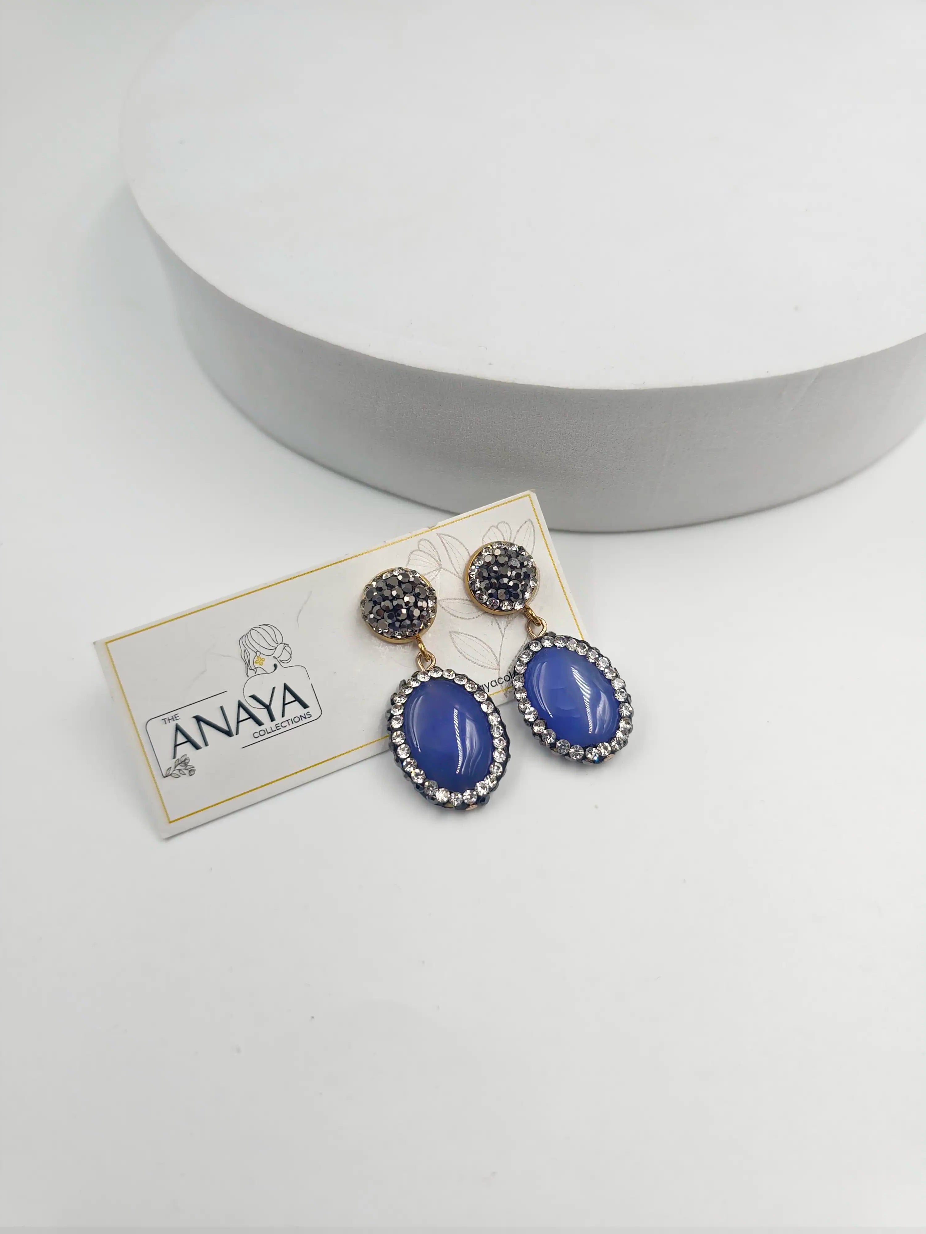 Double Line Agates With Baroque Set