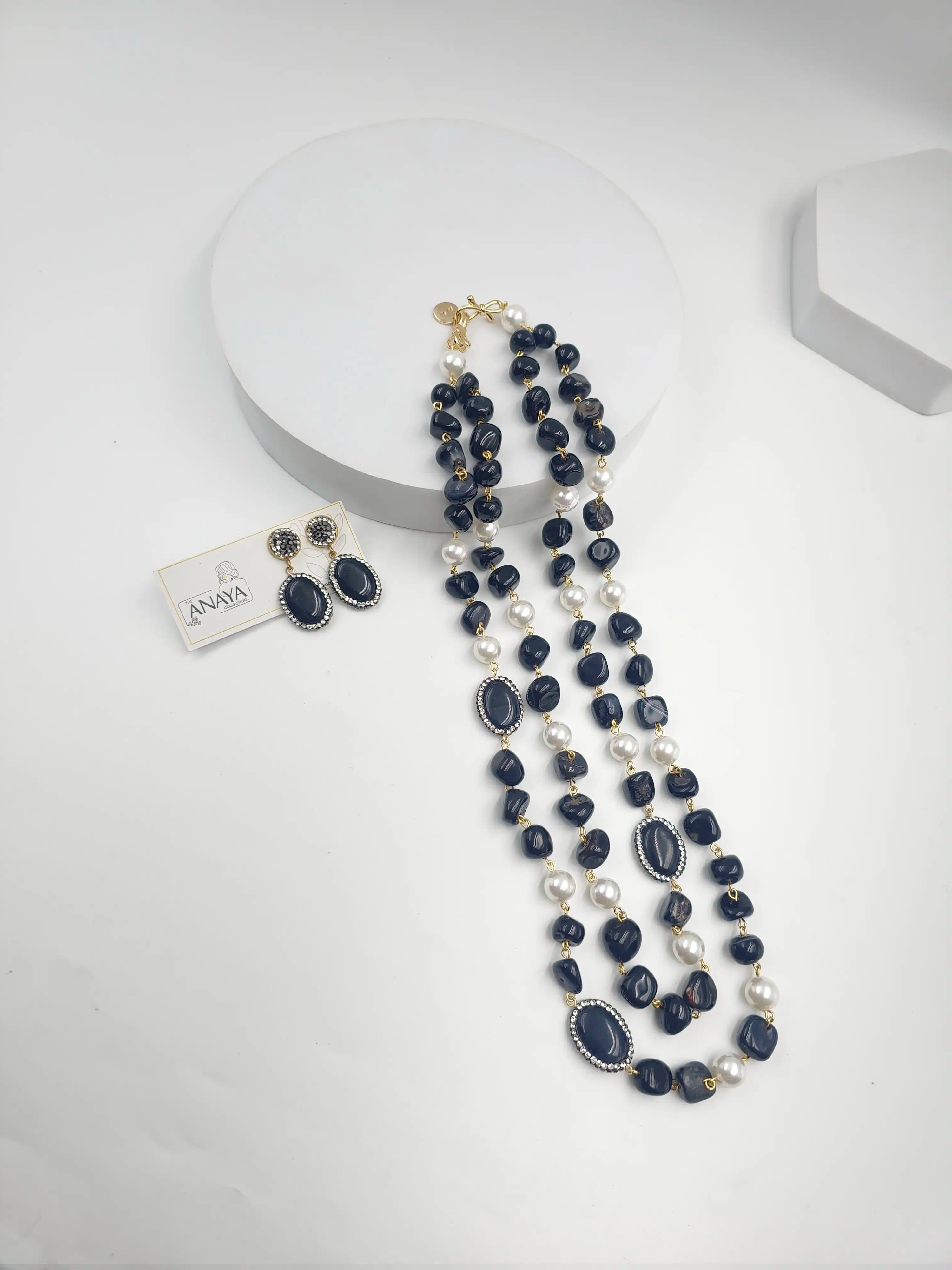 Double Line Agates With Baroque Set