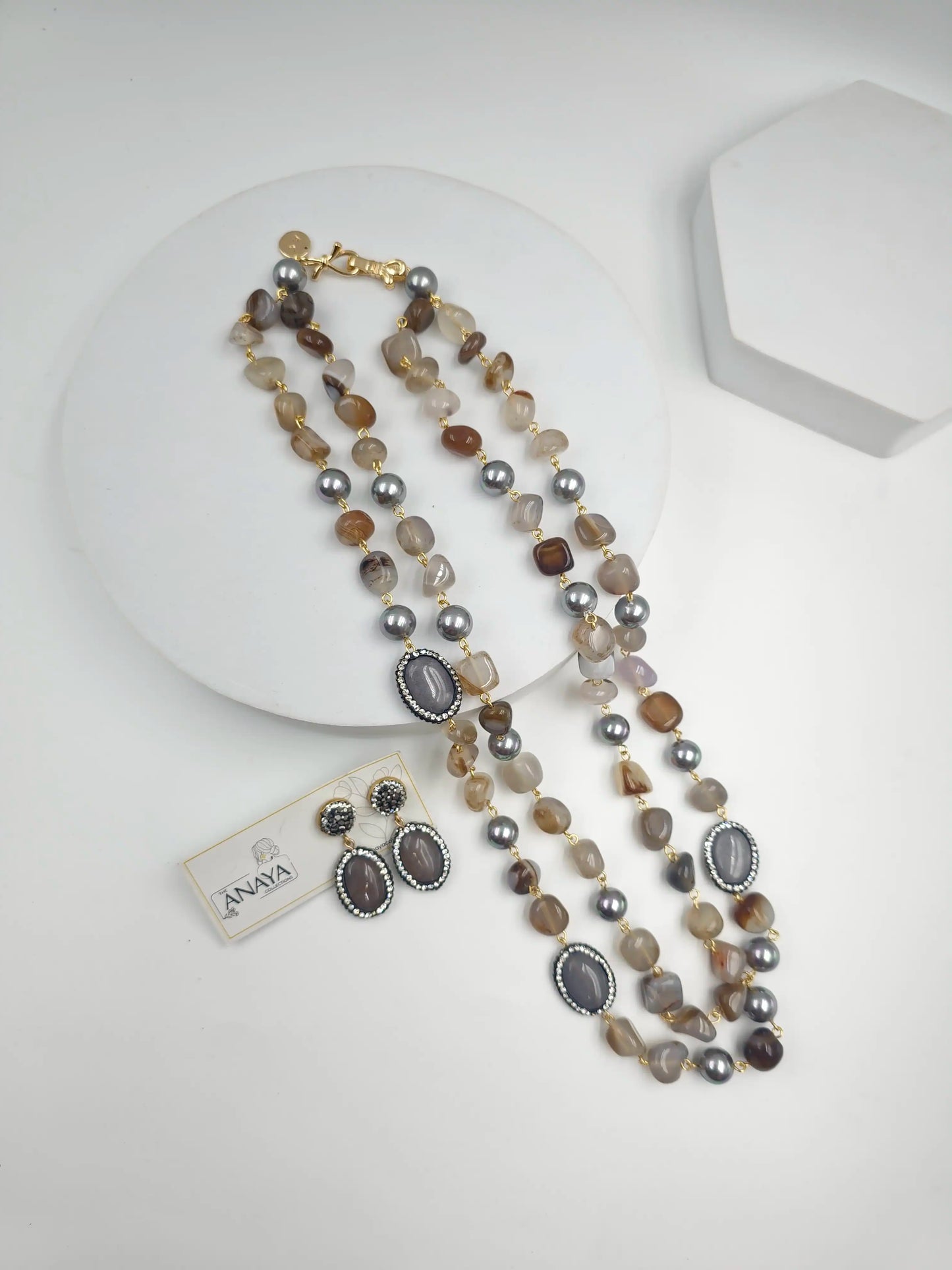 Double Line Agates With Baroque Set