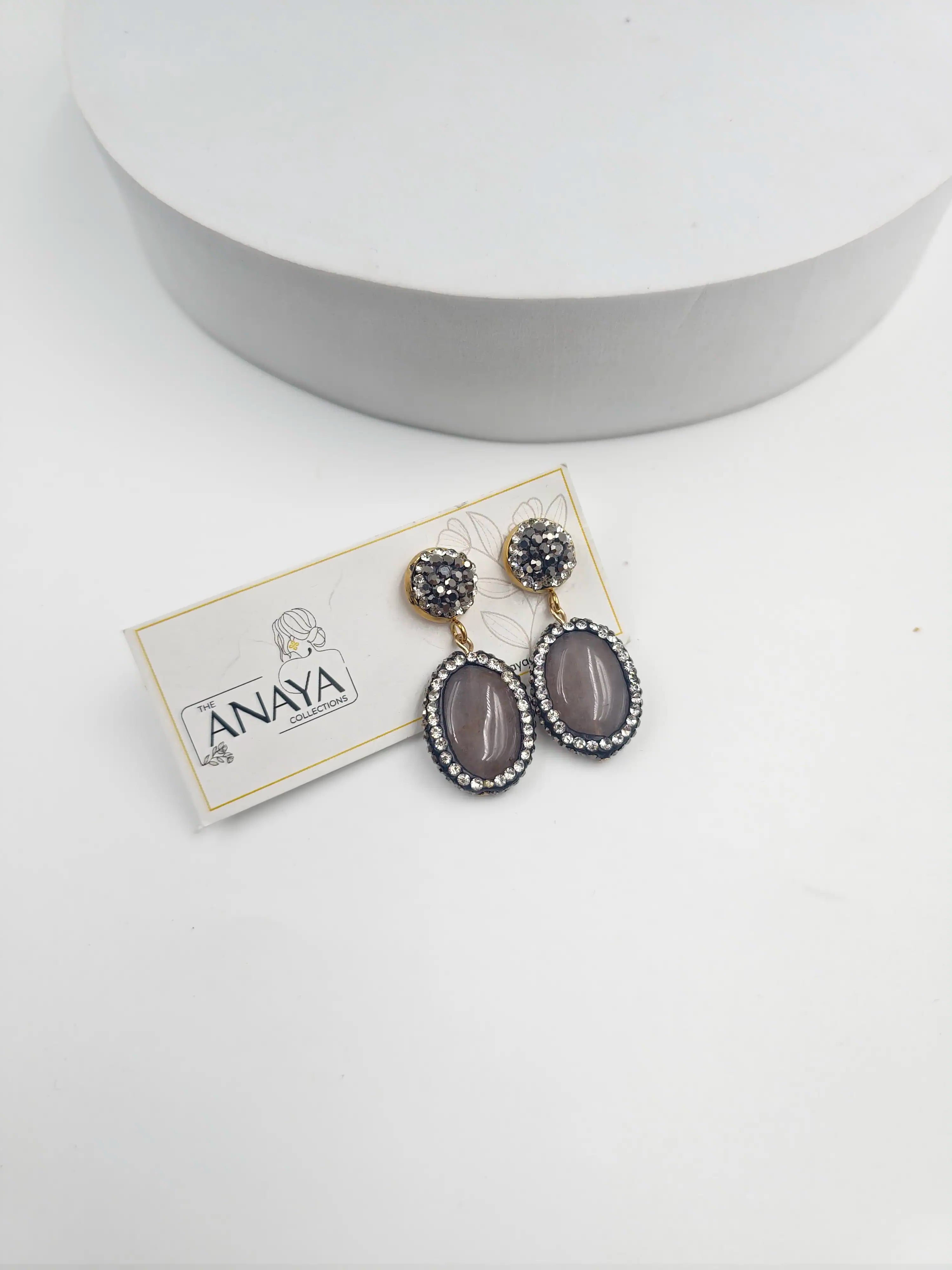 Double Line Agates With Baroque Set