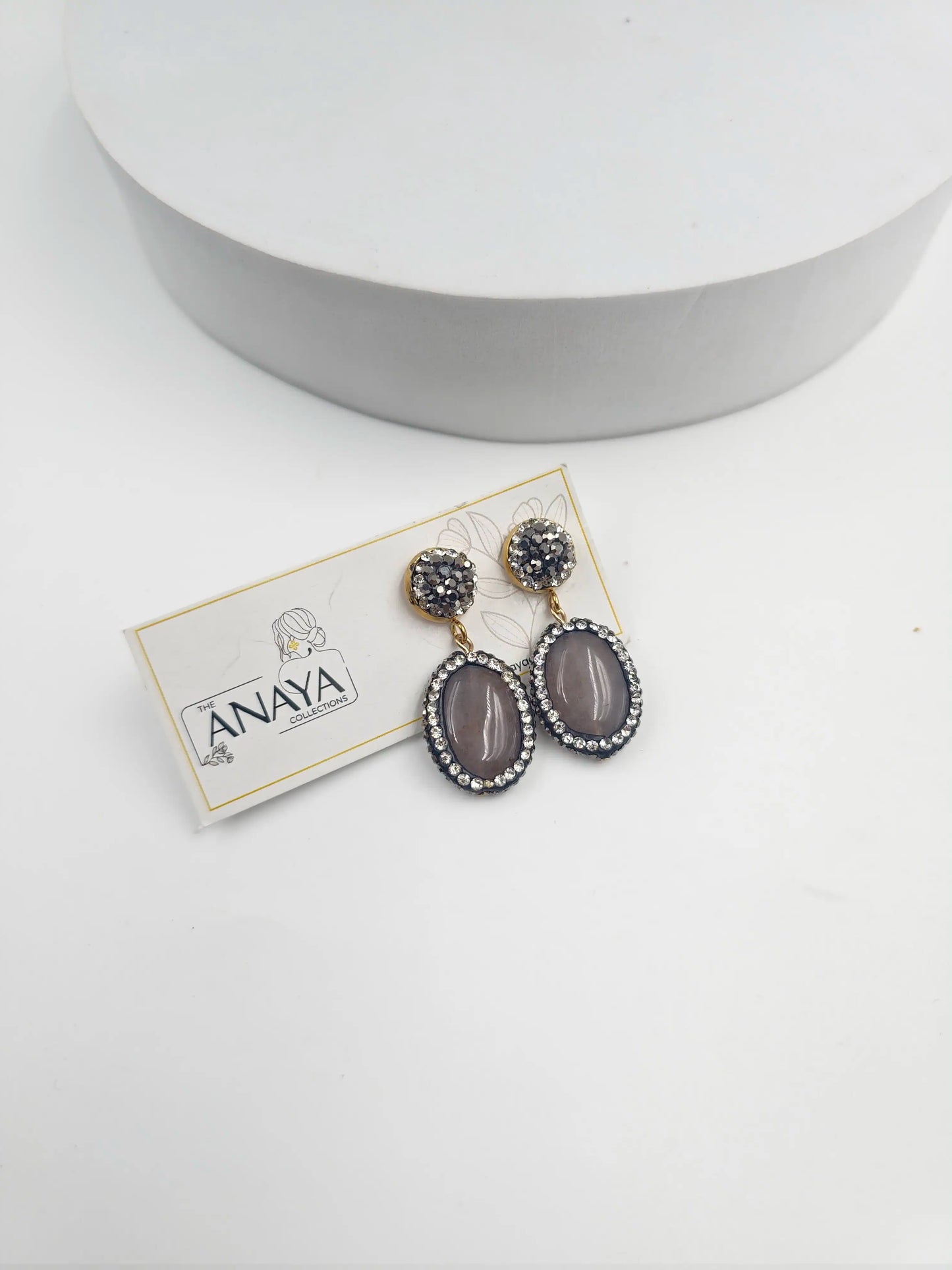 Double Line Agates With Baroque Set