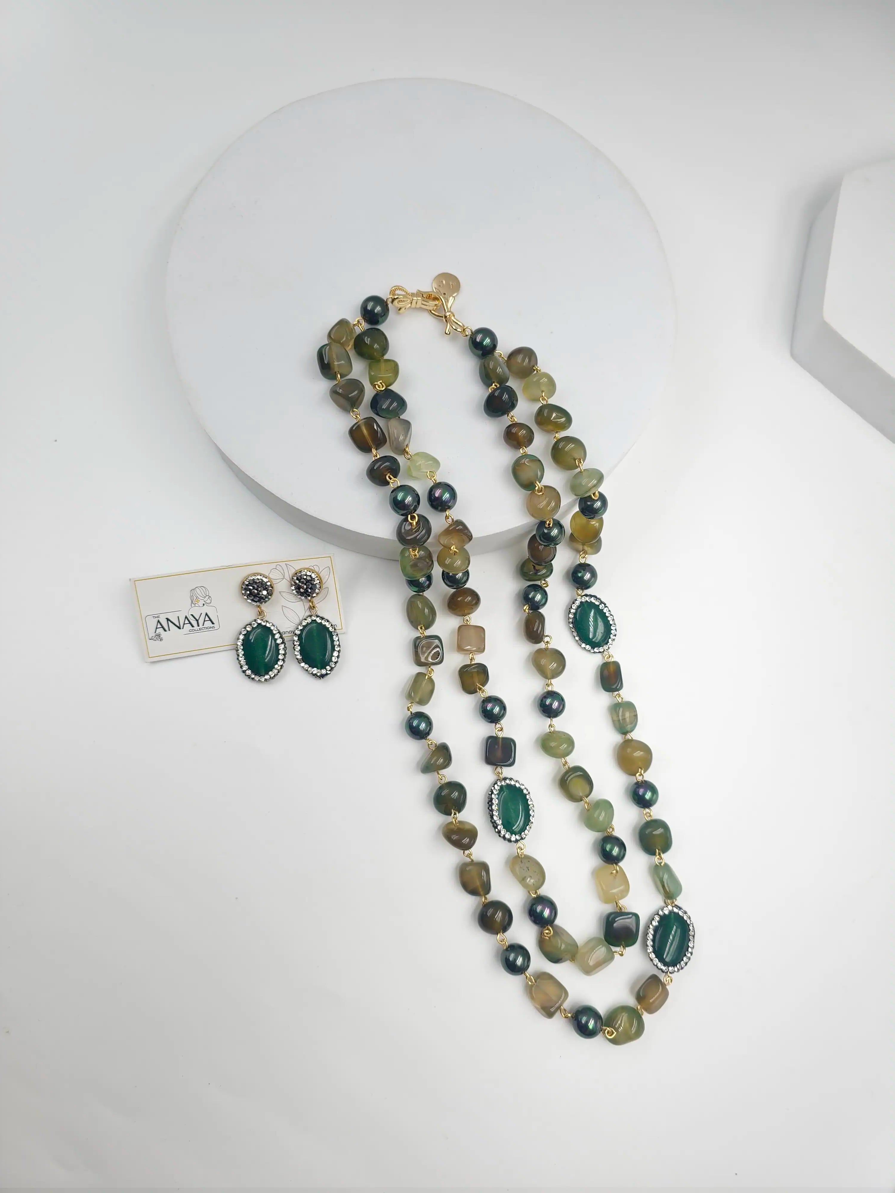 Double Line Agates With Baroque Set