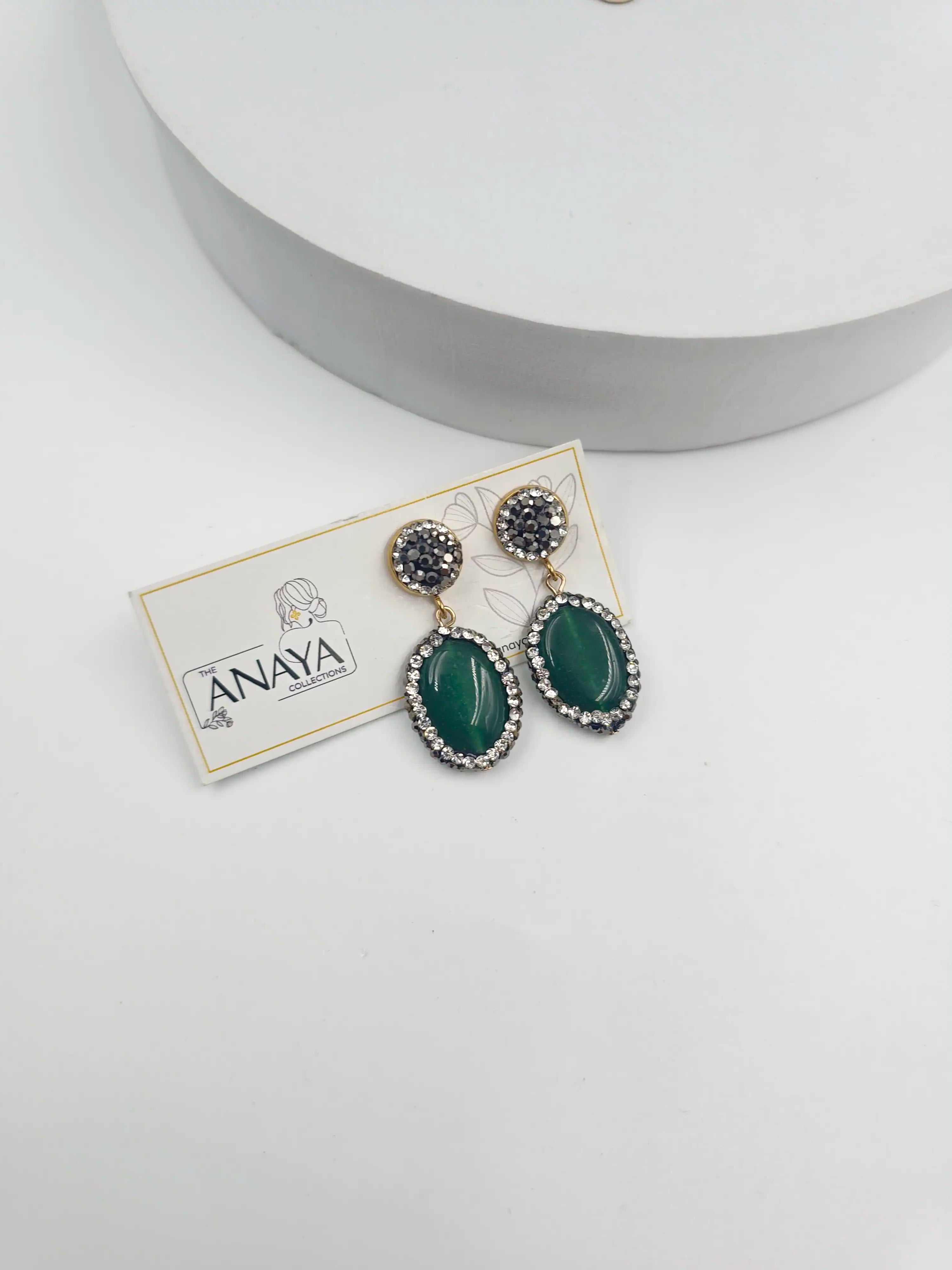 Double Line Agates With Baroque Set