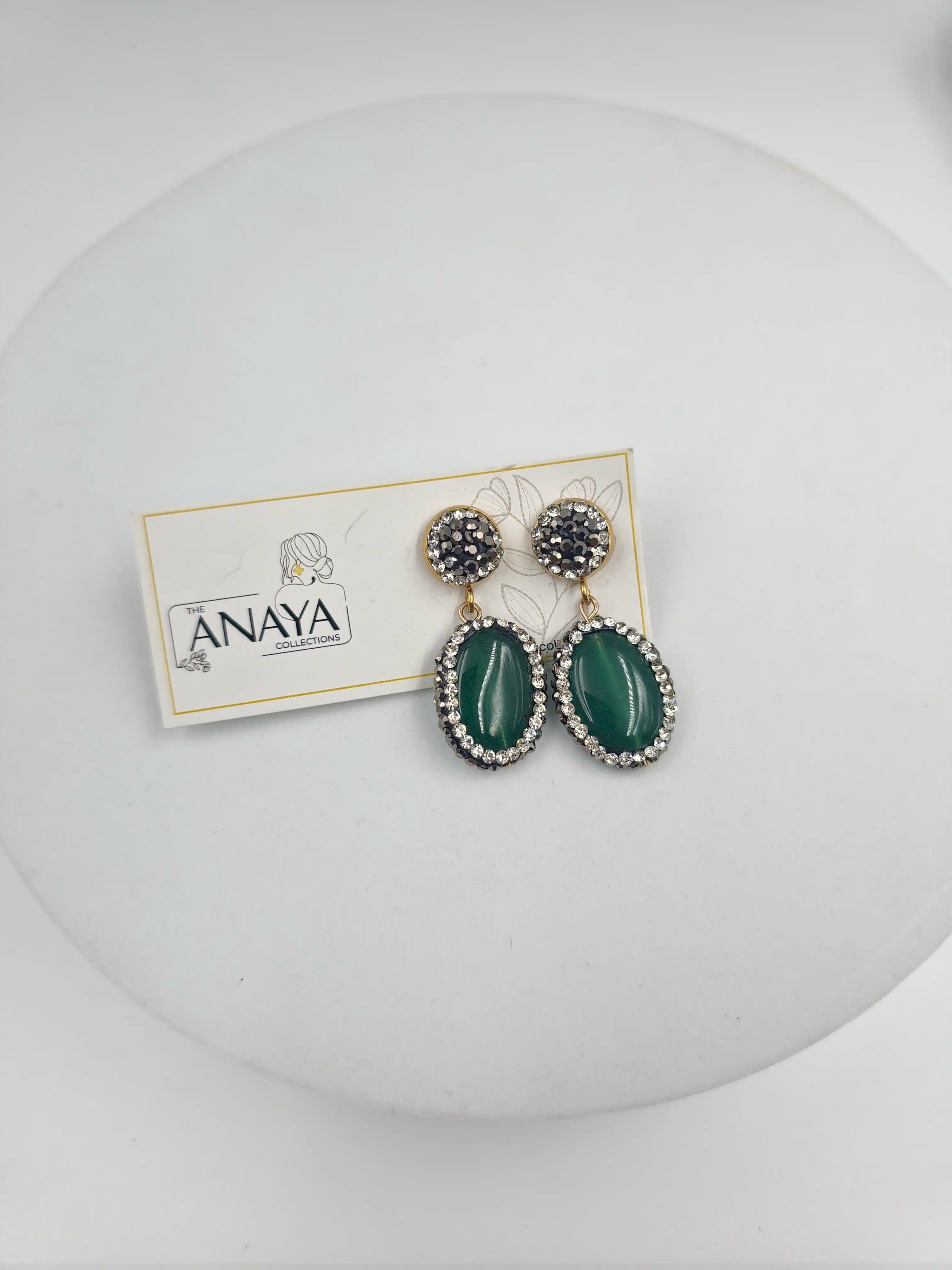 Double Line Agates With Baroque Set