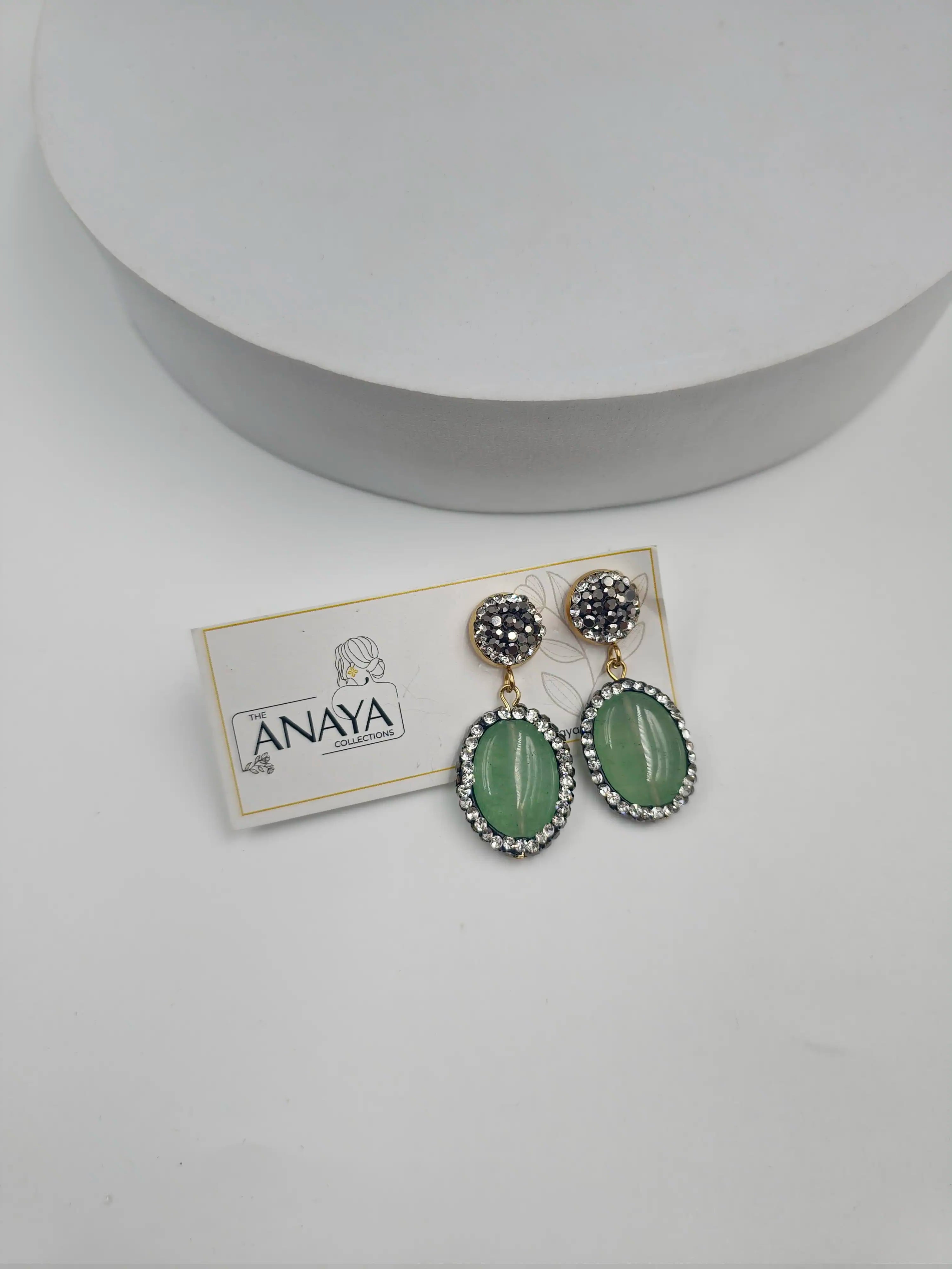 Double Line Agates With Baroque Set