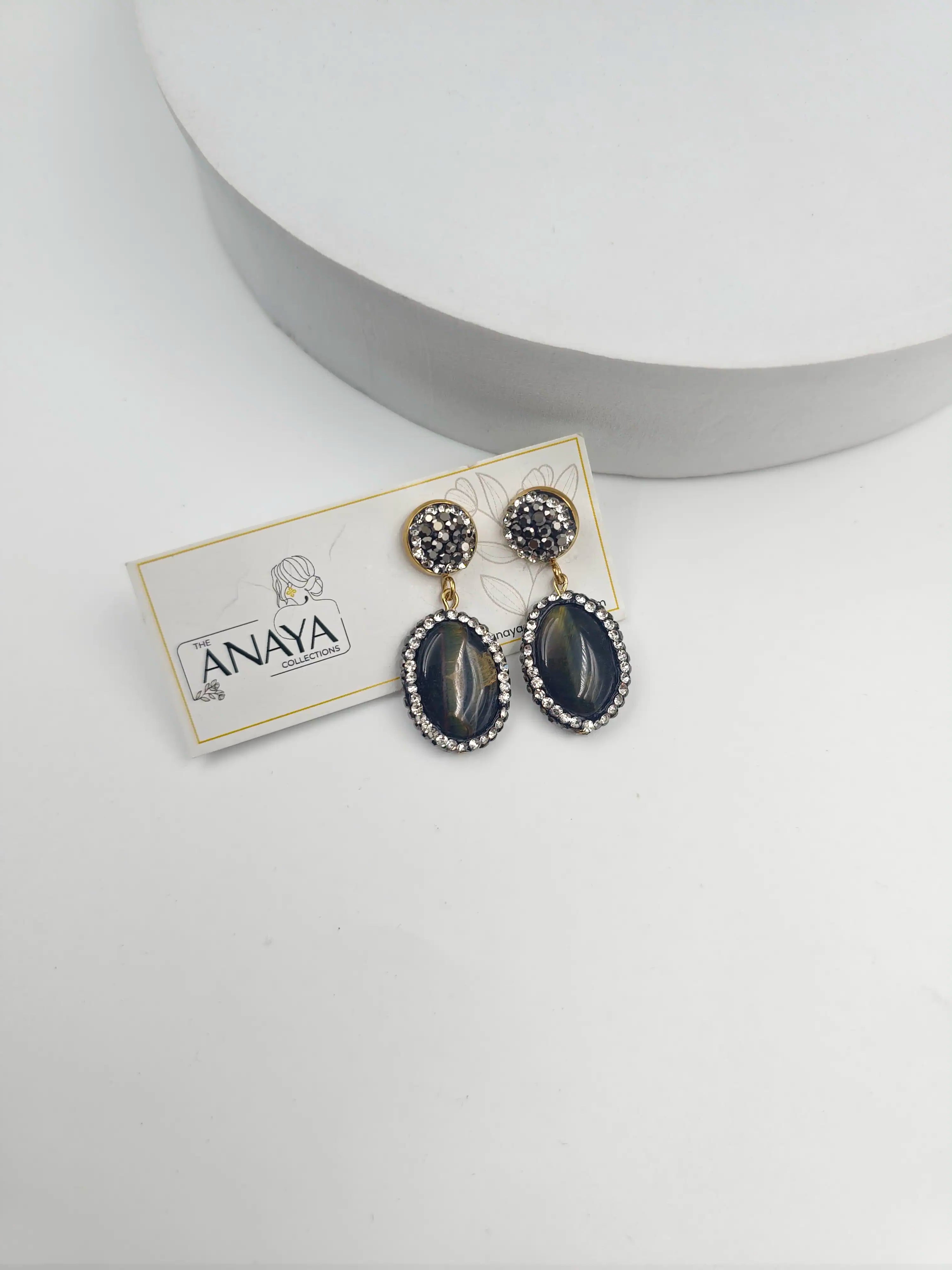 Double Line Agates With Baroque Set