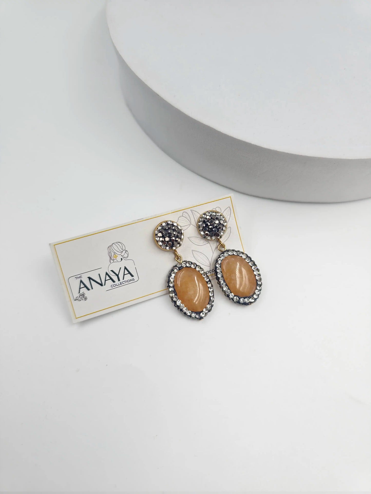 Double Line Agates With Baroque Set