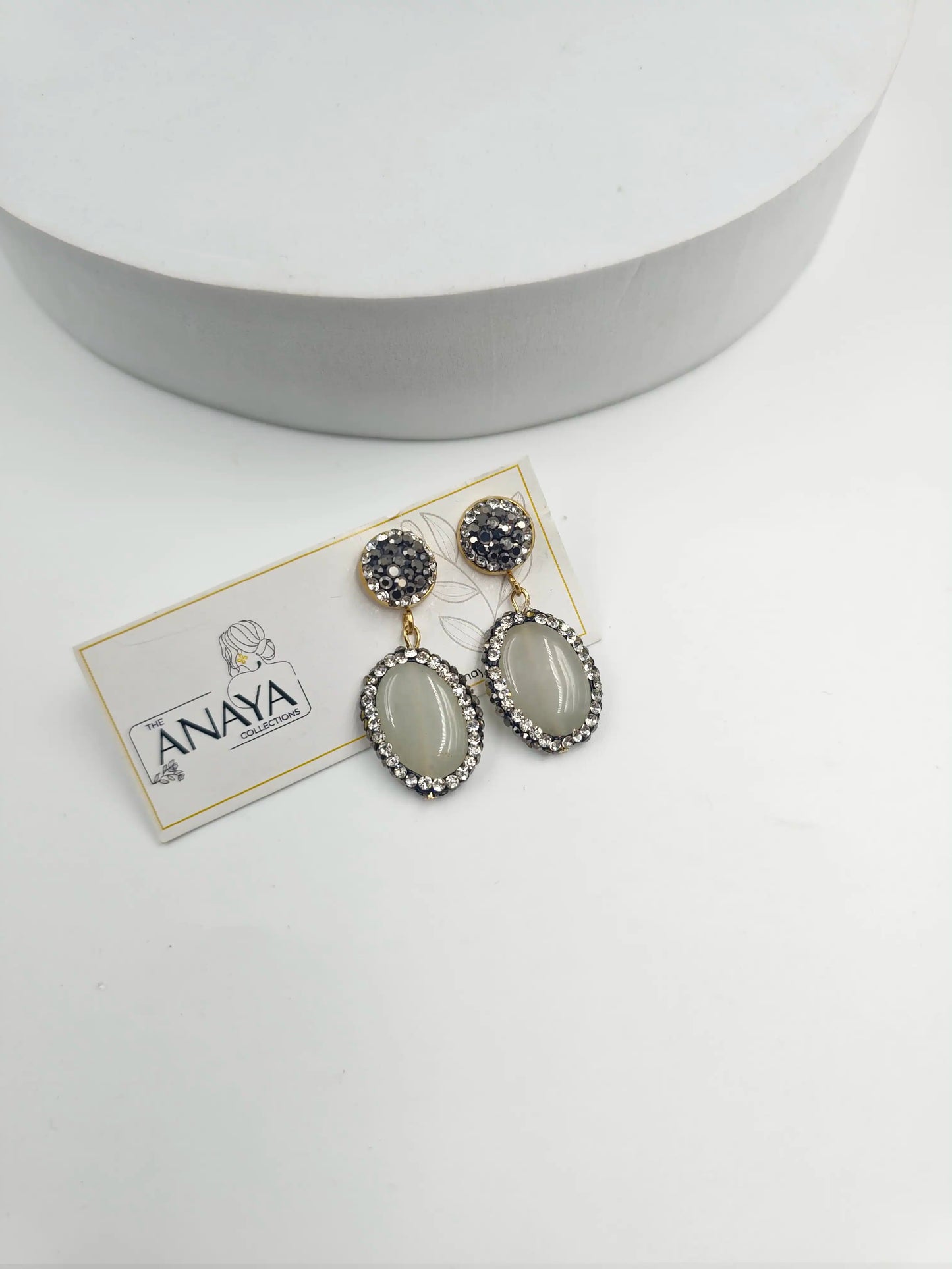 Double Line Agates With Baroque Set